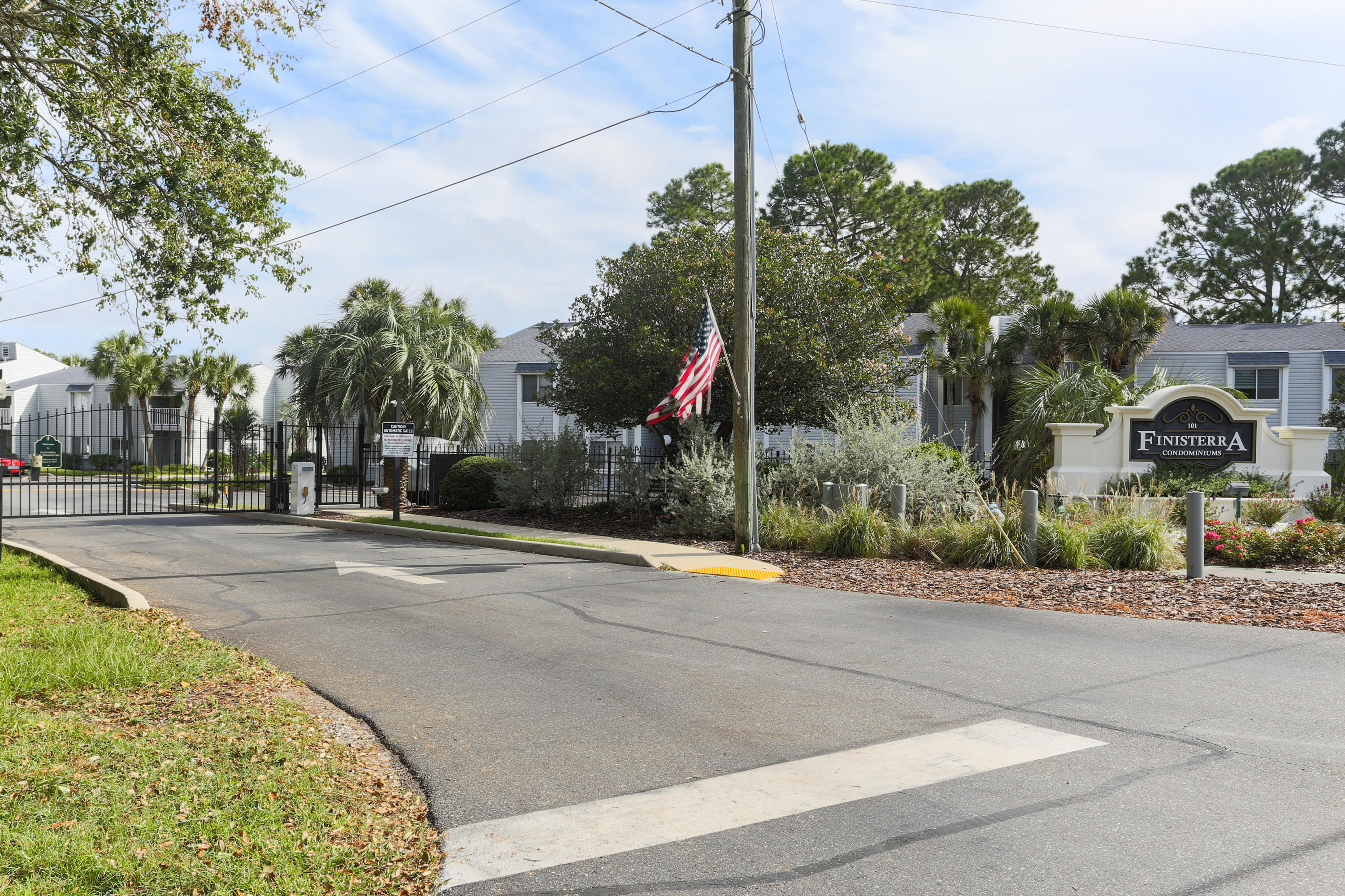 FINISTERRA CONDO - Residential