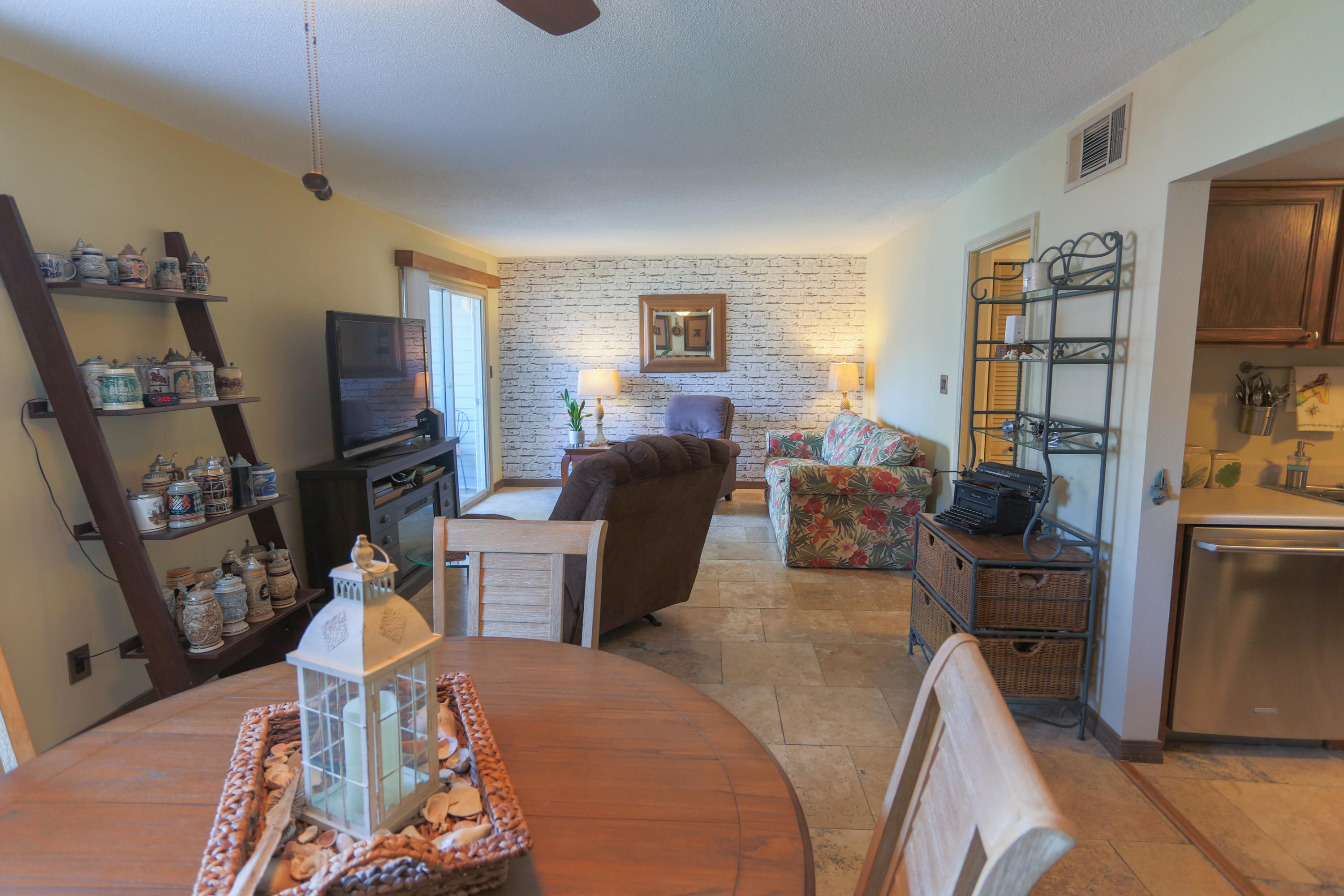 FINISTERRA CONDO - Residential