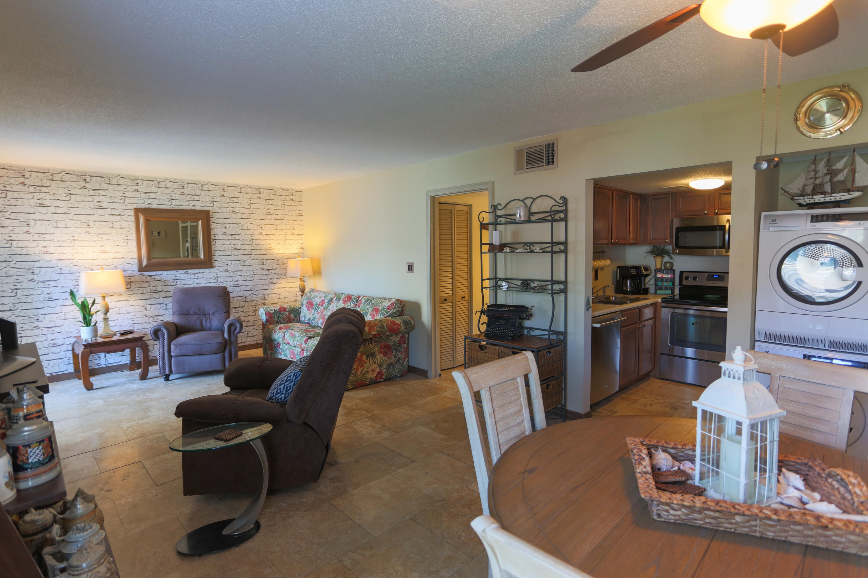 FINISTERRA CONDO - Residential