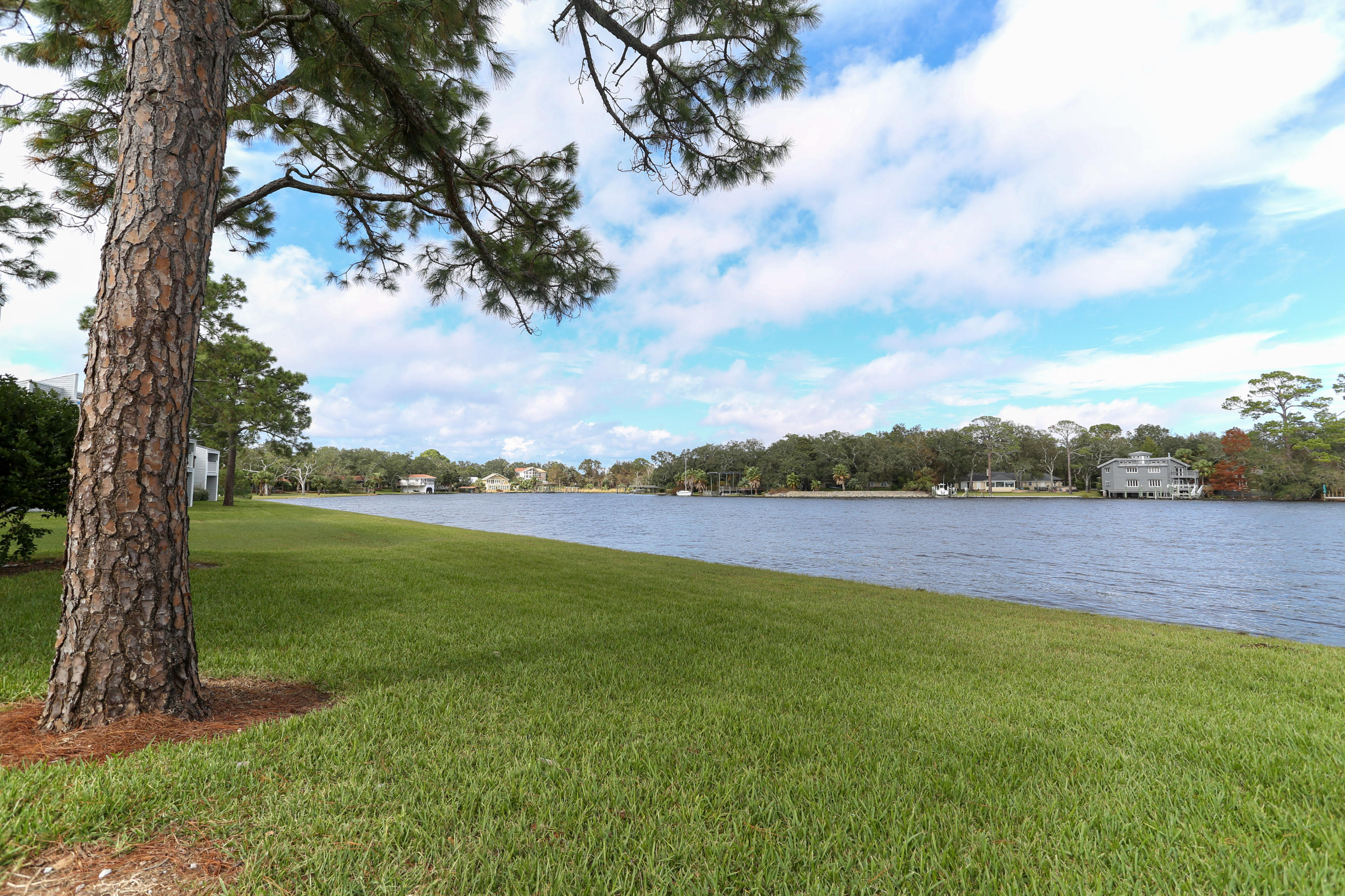 FINISTERRA CONDO - Residential