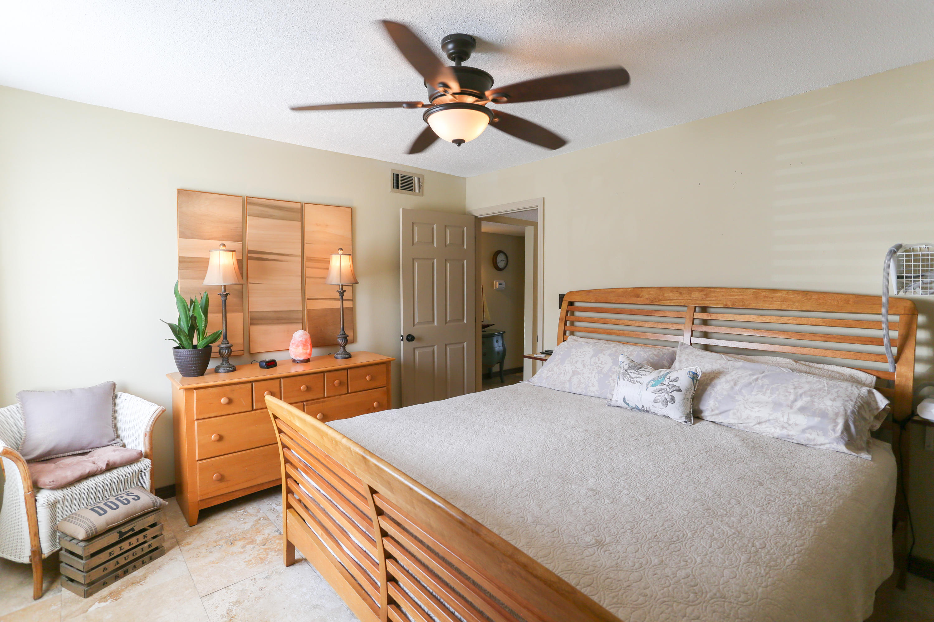 FINISTERRA CONDO - Residential