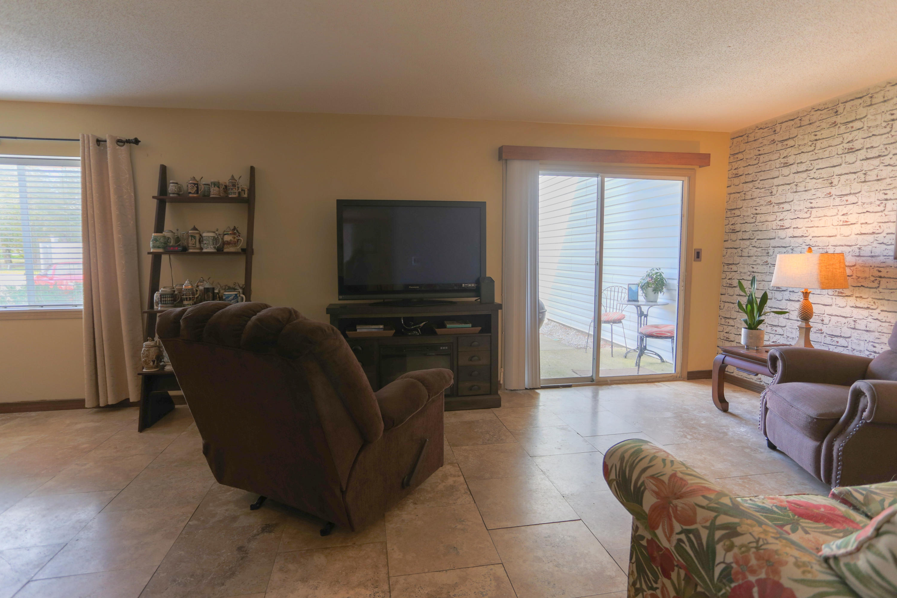 FINISTERRA CONDO - Residential