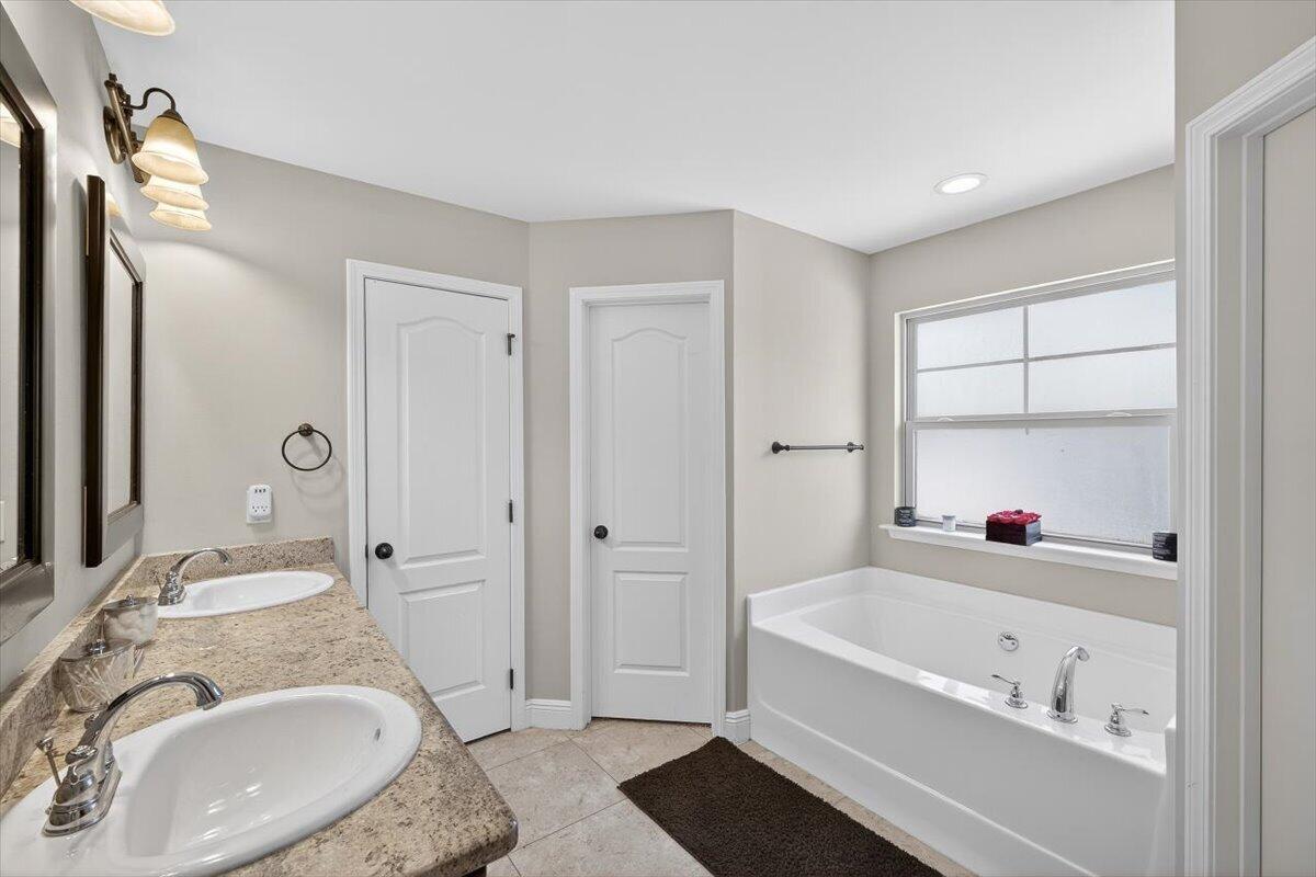 TRAILWOOD ESTATES - Residential