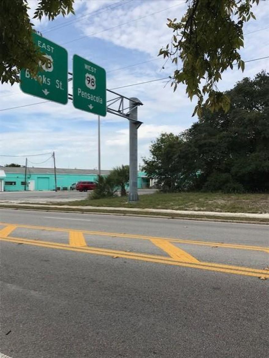 Fantastic commercial lot in the heart of Fort Walton Beach! Perfect location for a miniature golf course, shops , or office space. Walking distance to downtown stores and activities. Buyer to verify all measurements.