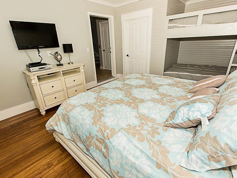 CRYSTAL SHORES - Residential