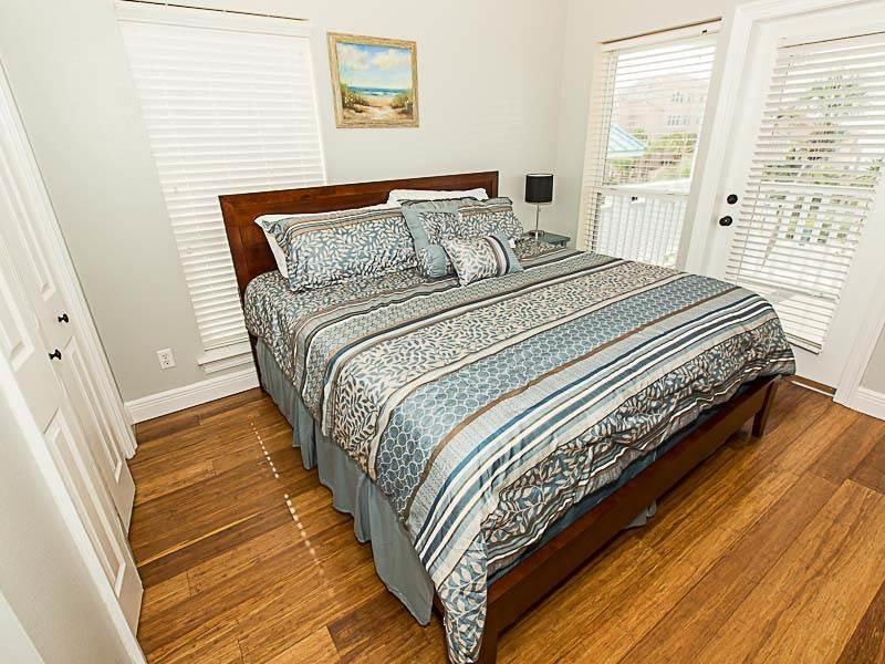 CRYSTAL SHORES - Residential