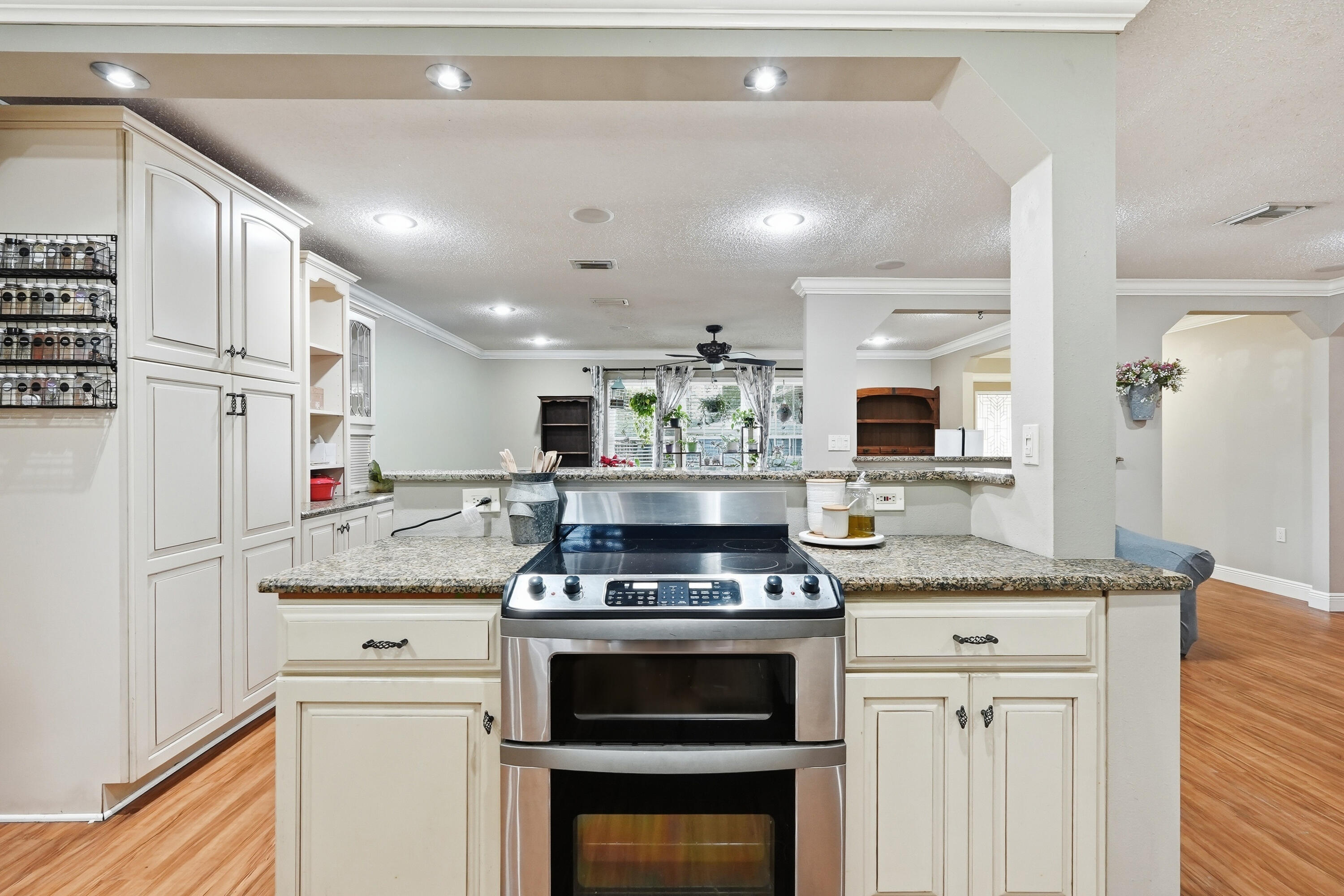 VICTORIA GARDENS 3 - Residential