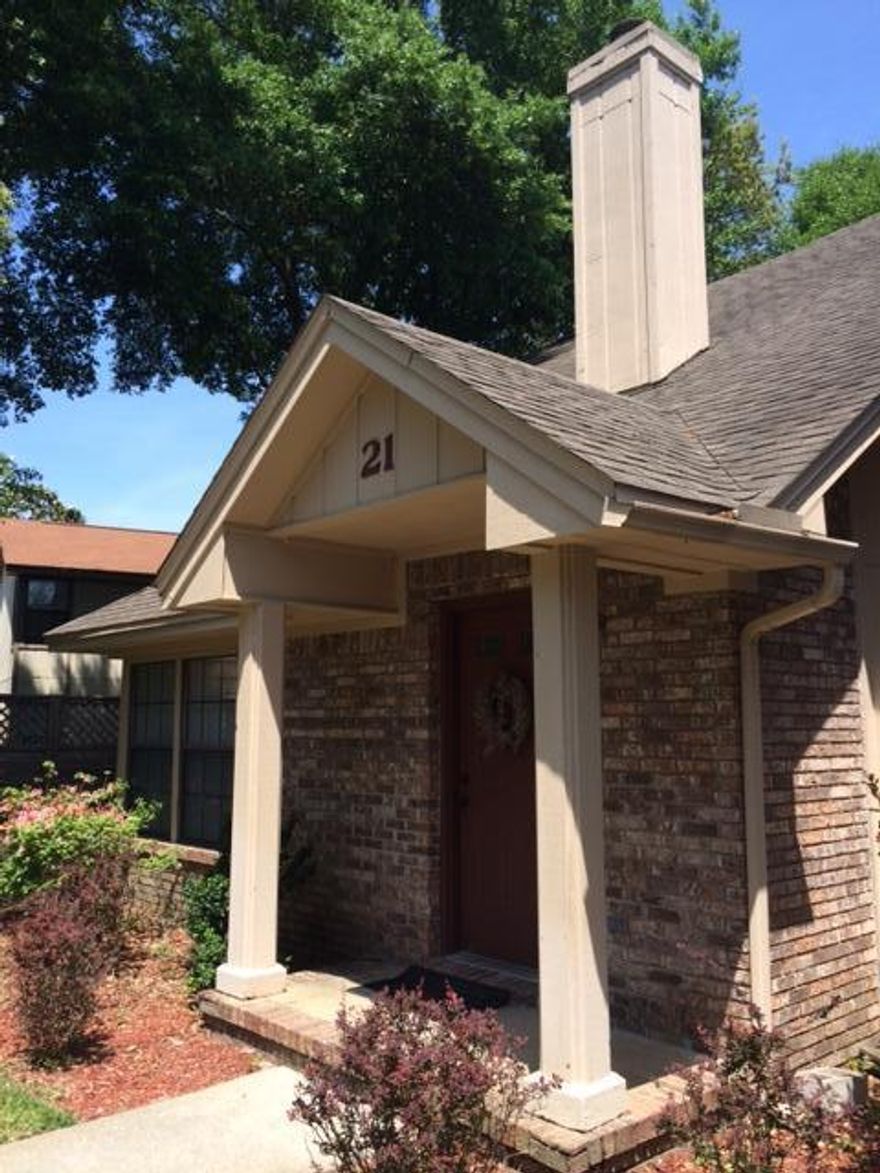 GREAT LOCATION!! This Townhome Lives Larger than it's Square Footage. Downstairs Area Includes a Living Room, Dining Area, with a Bedroom and Full Bath. Upstairs you'll find the Master Bedroom with Attached Bathroom. You Are Situated Between Hurlburt and Eglin Bases, Close to Hospital, and Shopping.
