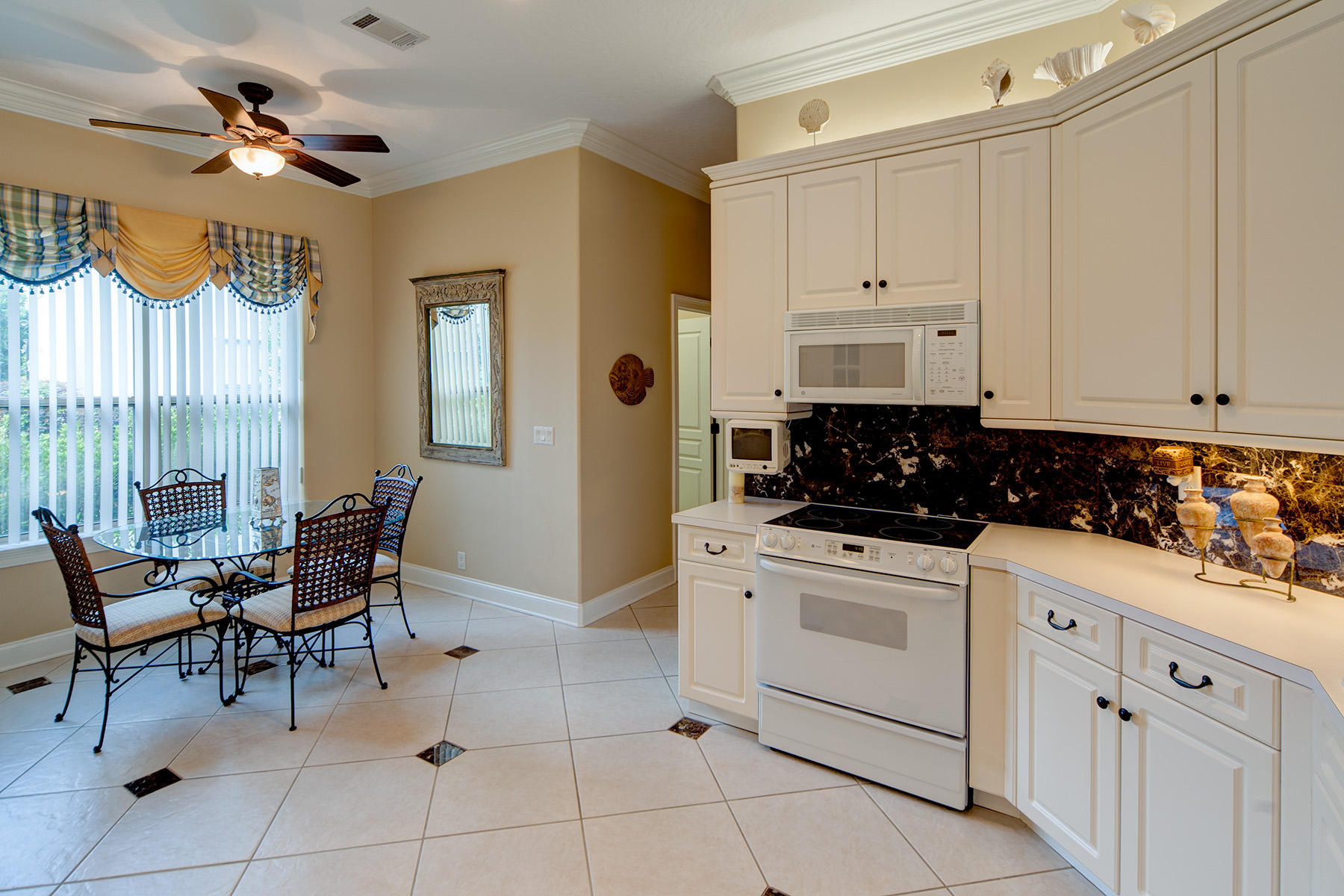 EMERALD LAKES PH 1 - Residential