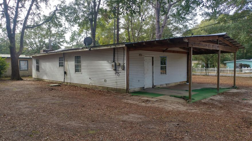 This REO property was built in 1958, comes with vinyl siding, and has 3 bedrooms and 1 bath. Home needs some significant work and price is based on condition. Will not qualify for financing. Set up your showing today! Seller's asking price is $25000.00
