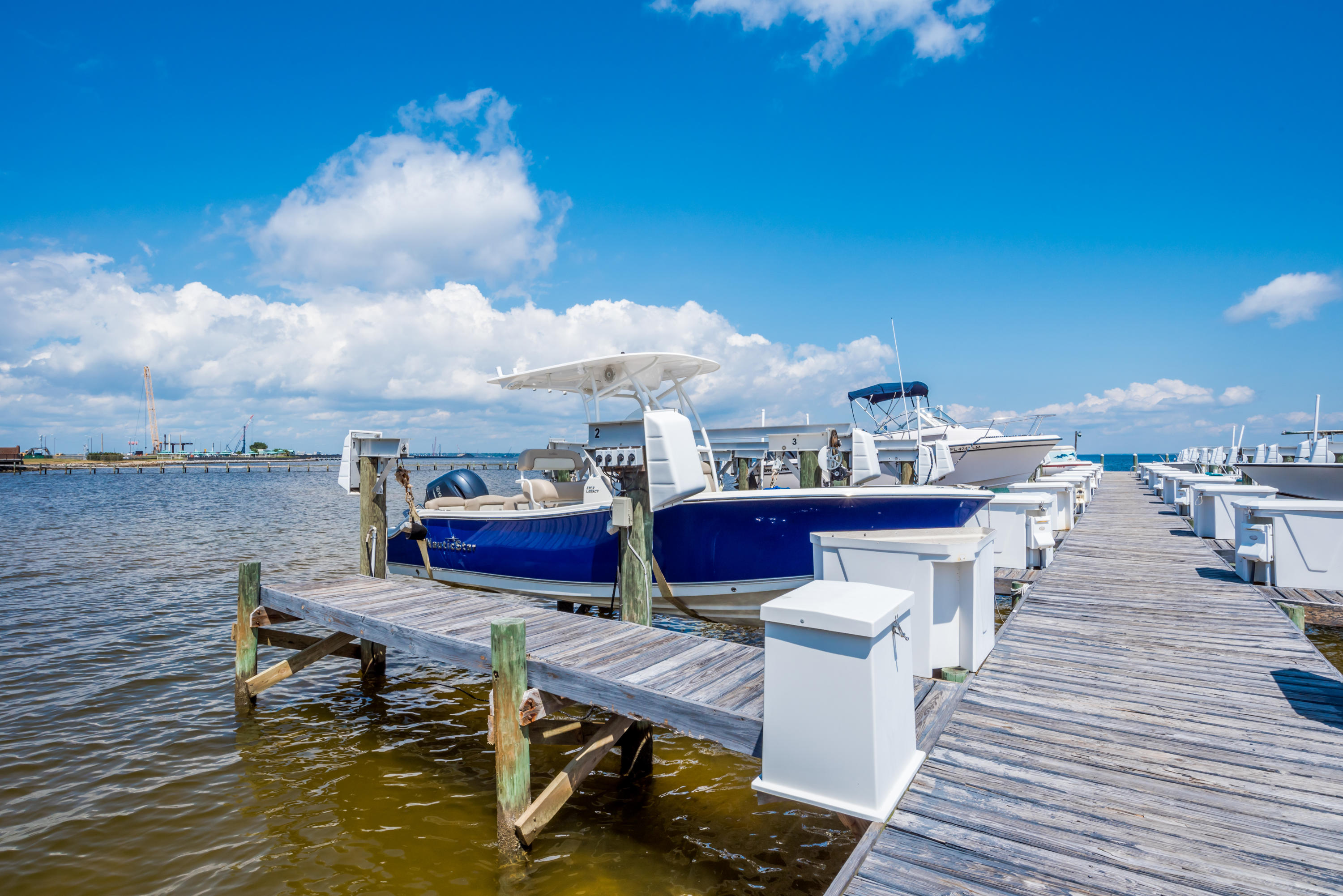 BAYBRIDGE CONDO - Residential