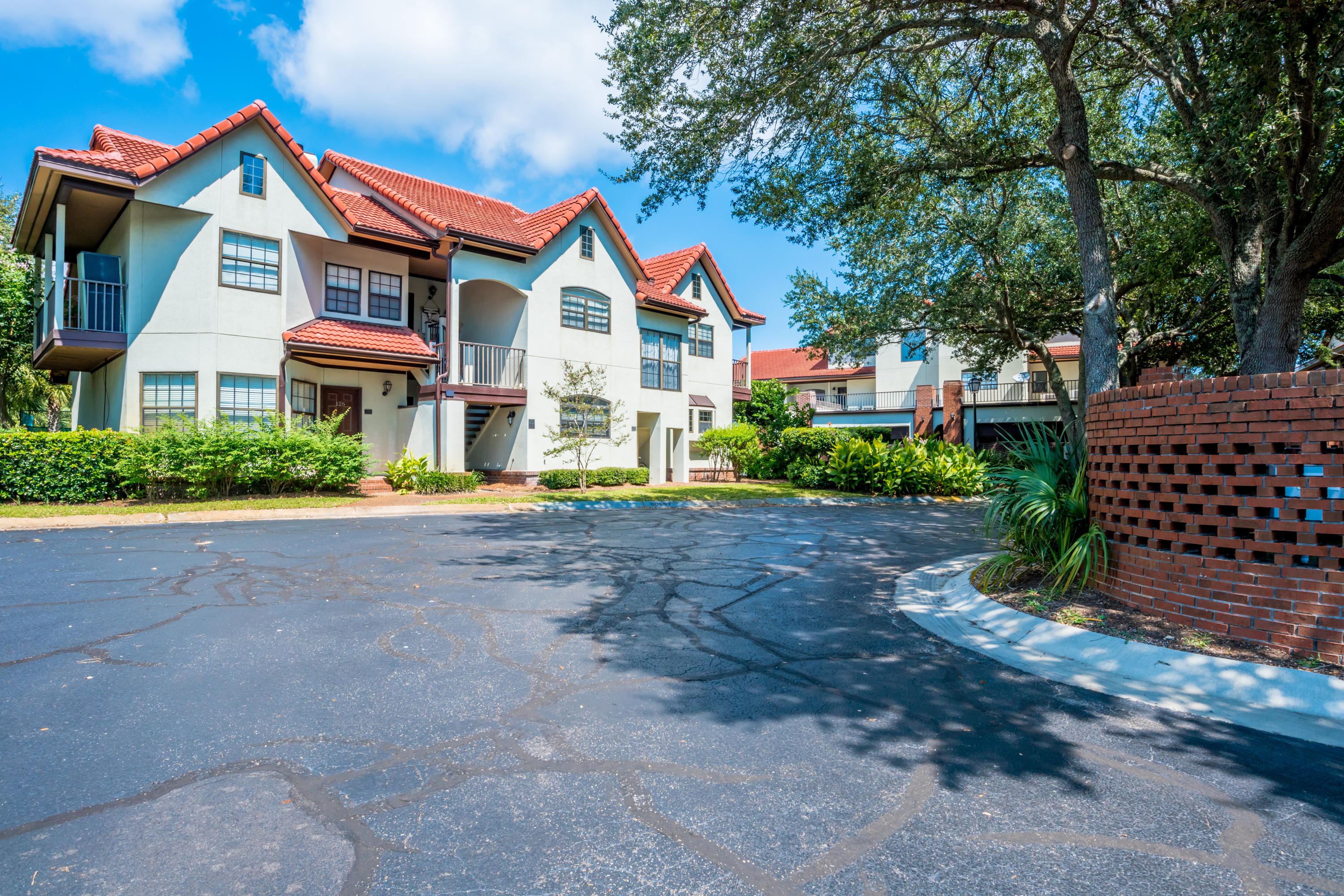 BAYBRIDGE CONDO - Residential