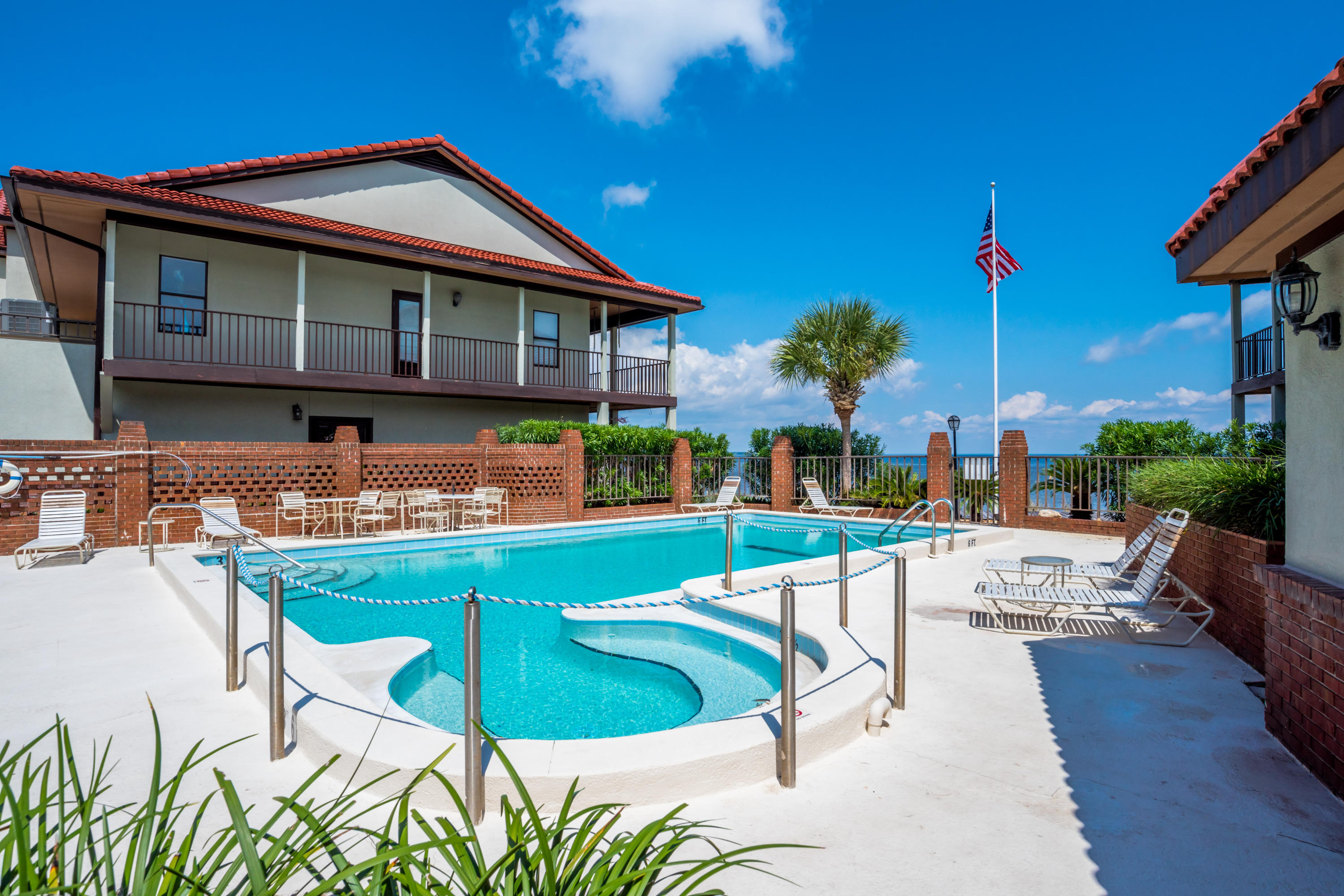 BAYBRIDGE CONDO - Residential