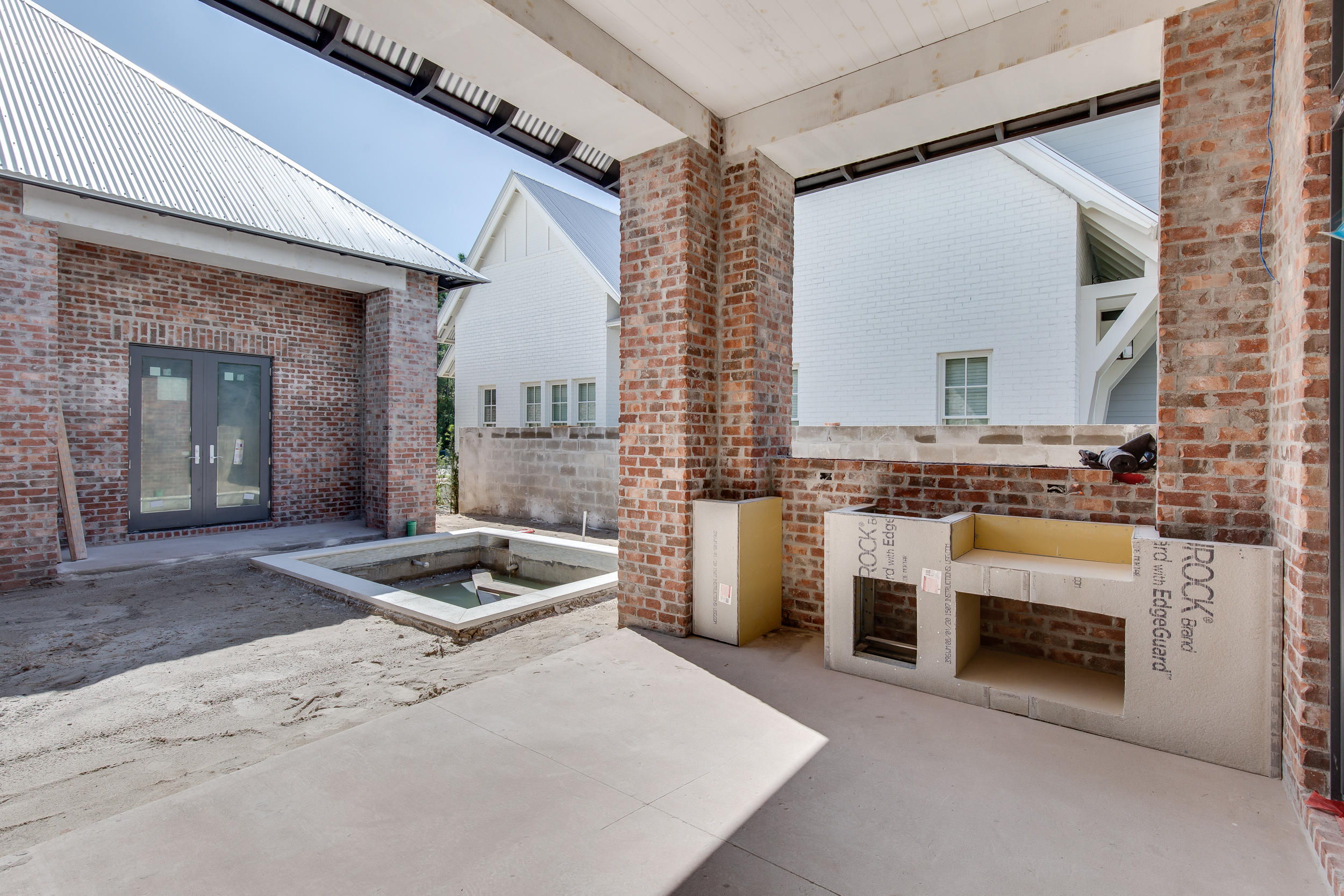 CHURCHILL OAKS - Residential