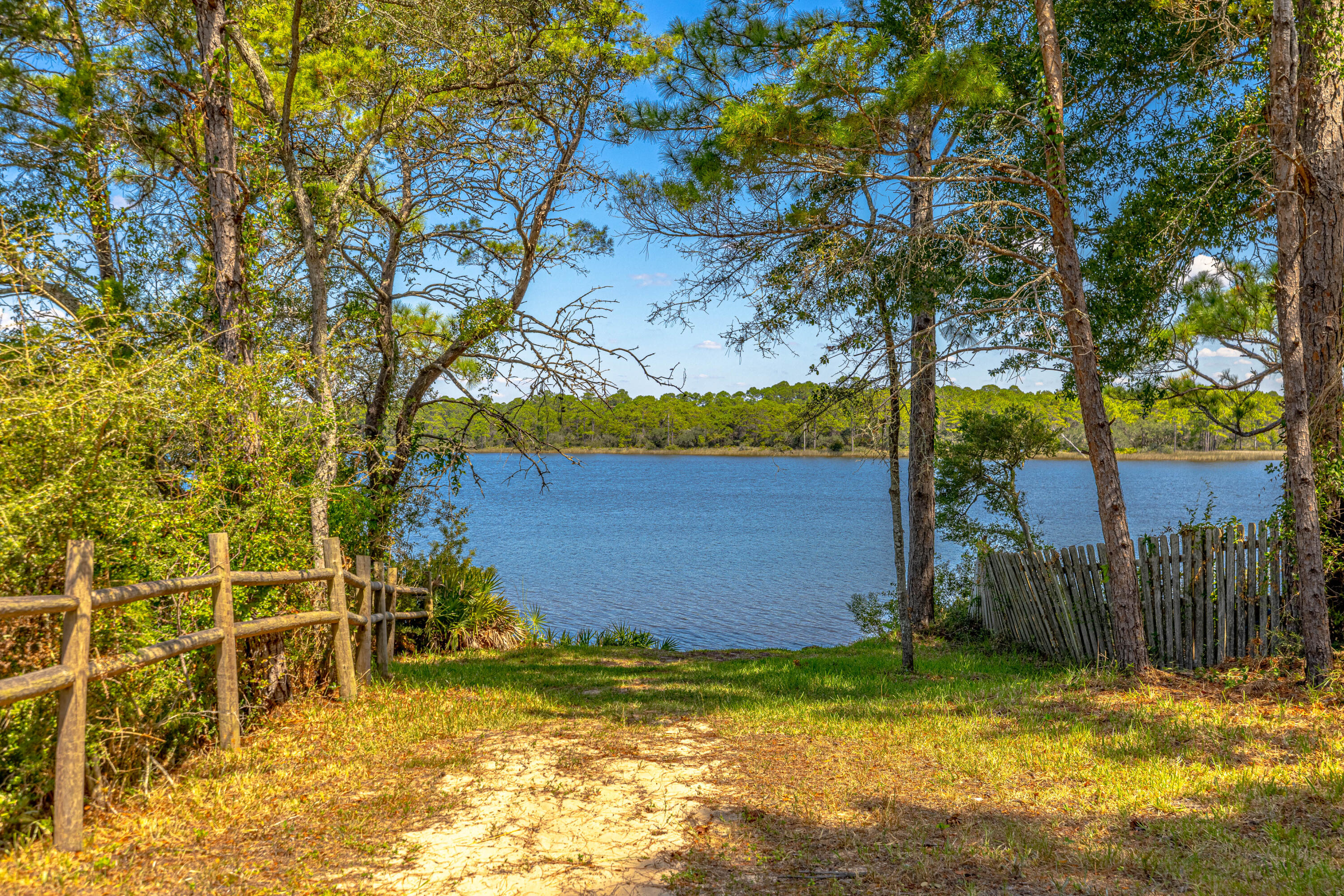 NO RECORDED SUBDIVISION - Land