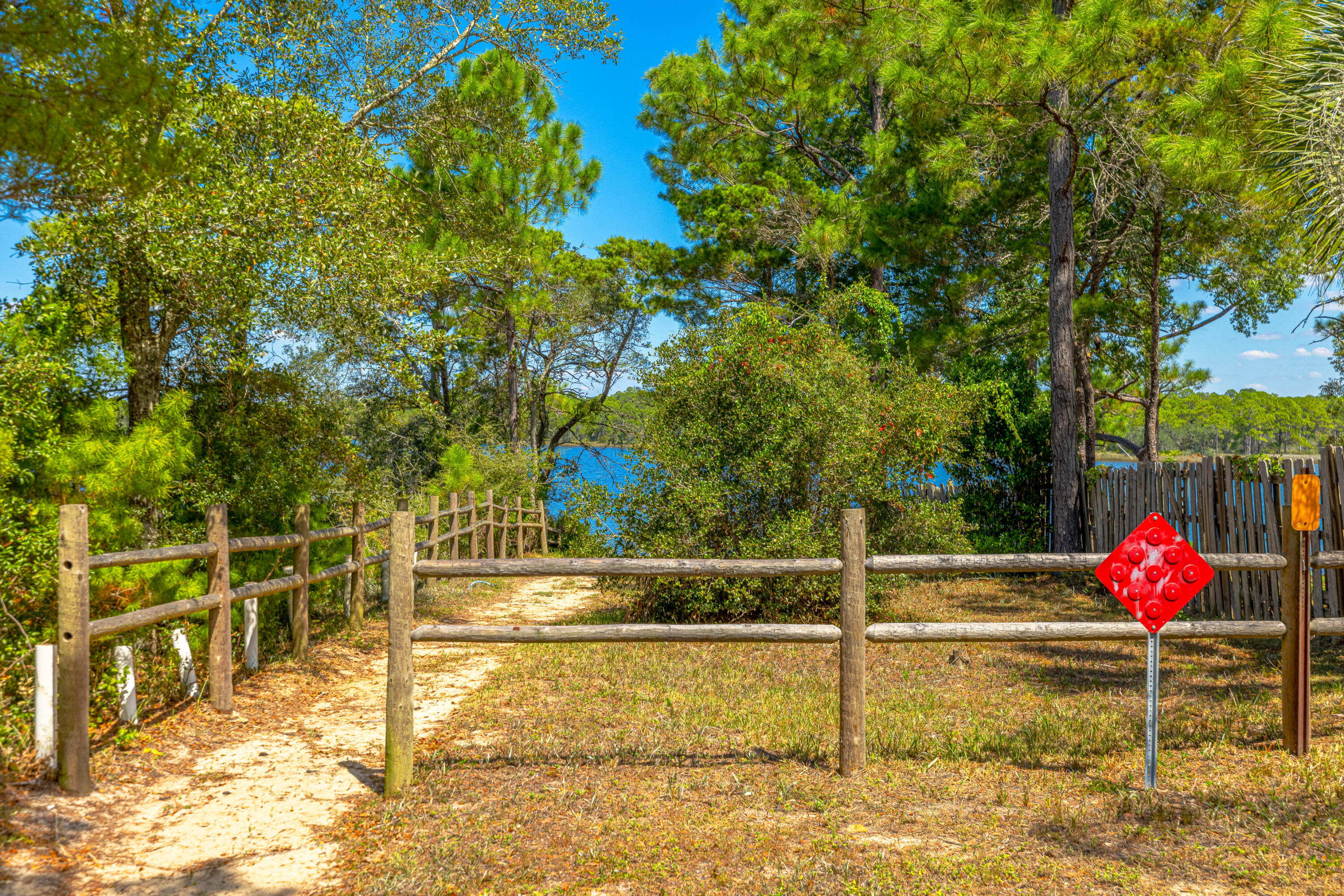 NO RECORDED SUBDIVISION - Land