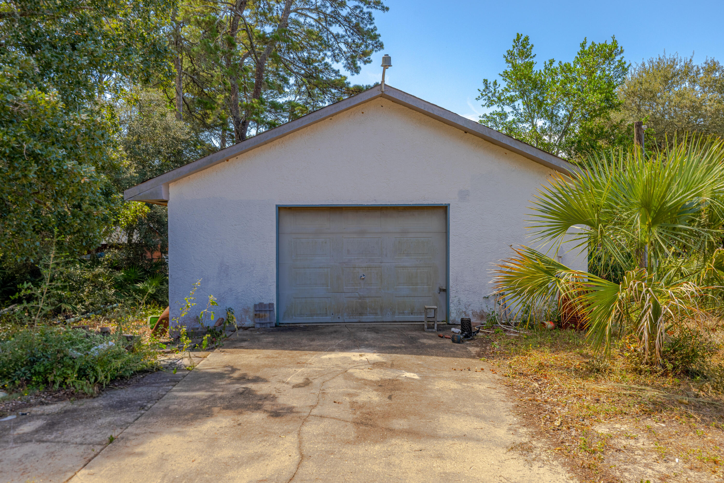 NO RECORDED SUBDIVISION - Land