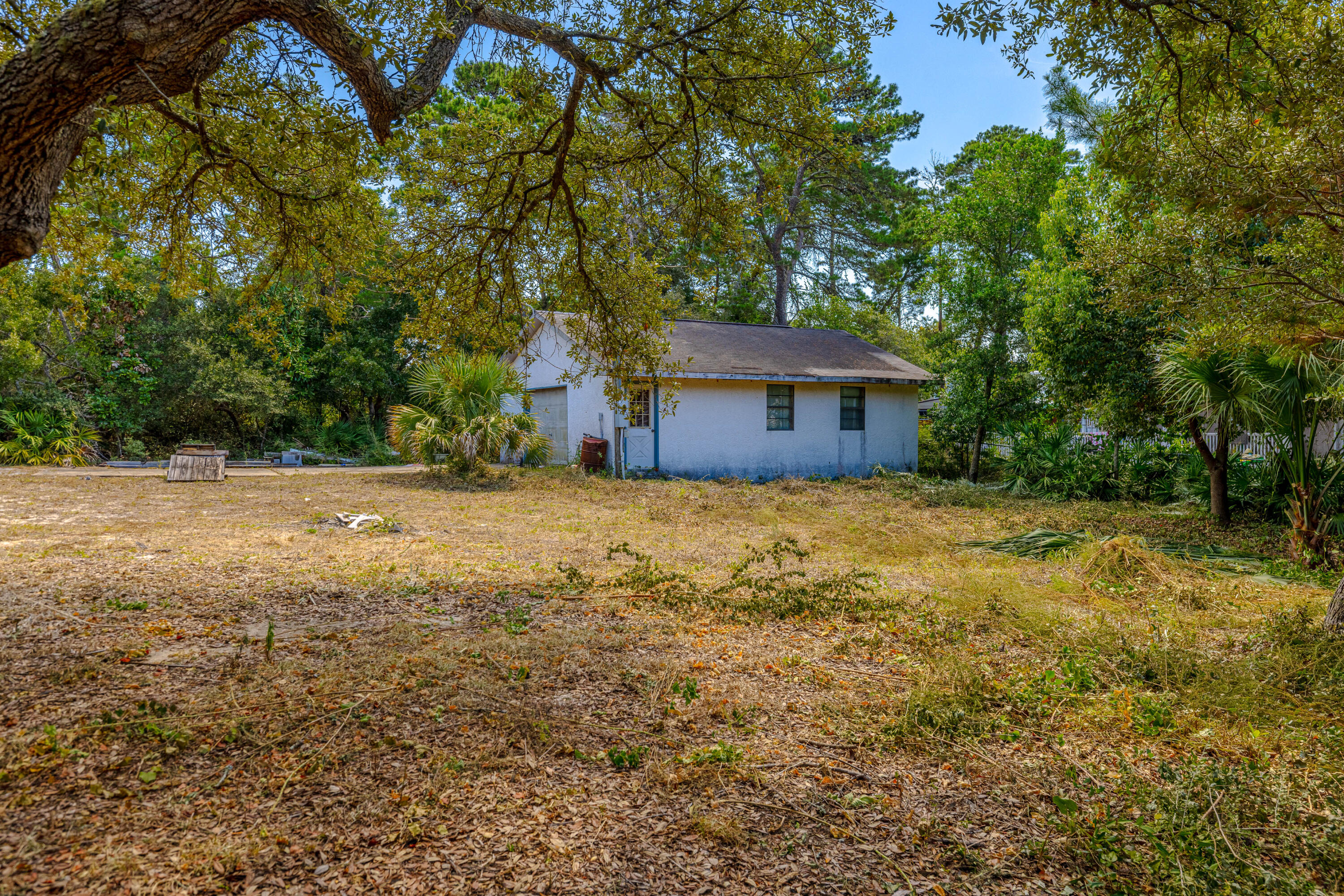 NO RECORDED SUBDIVISION - Land