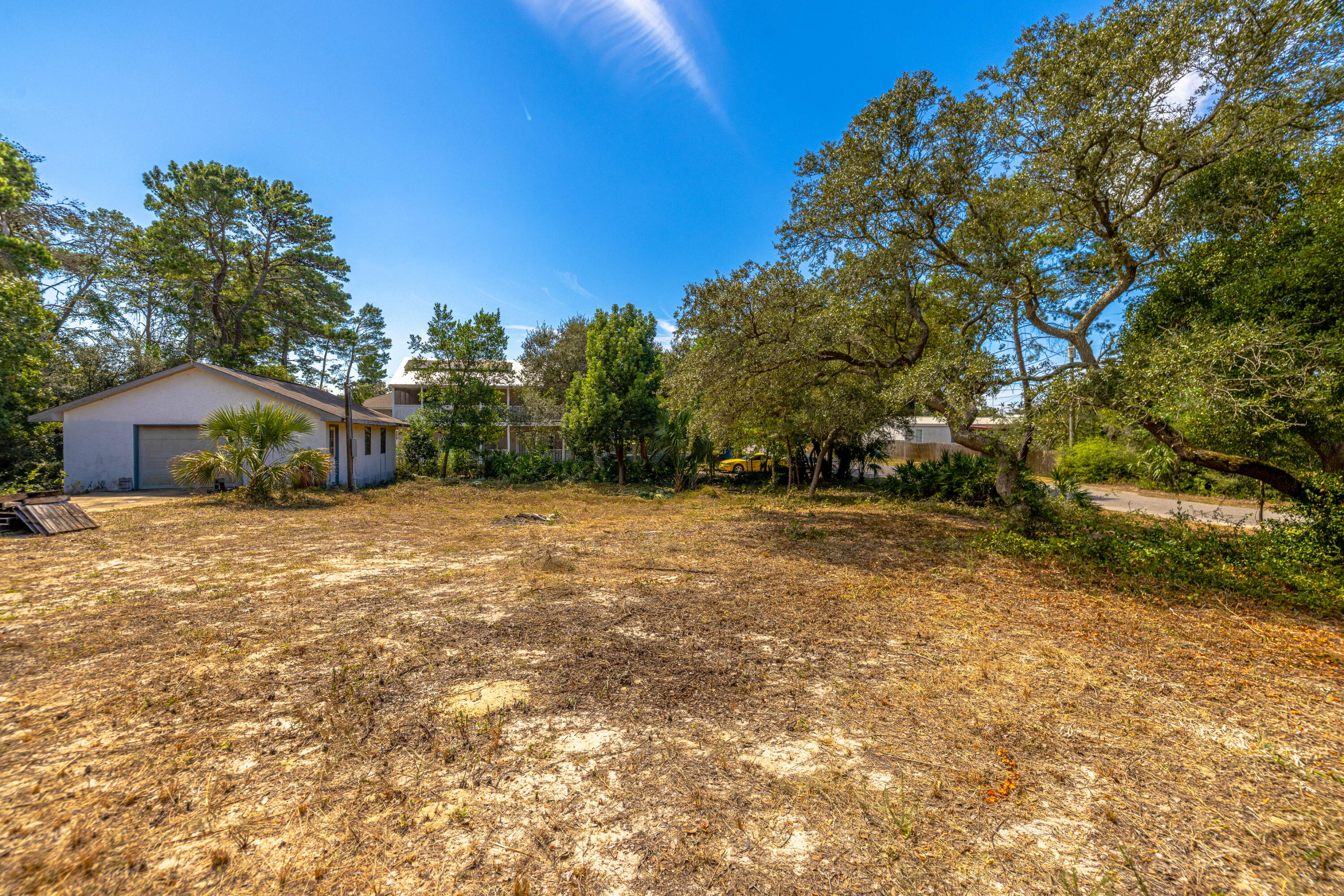 NO RECORDED SUBDIVISION - Land