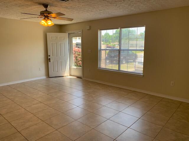 CHATELAINE ESTATES S/D - Residential Lease