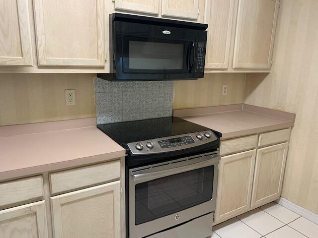 CHATELAINE ESTATES S/D - Residential Lease