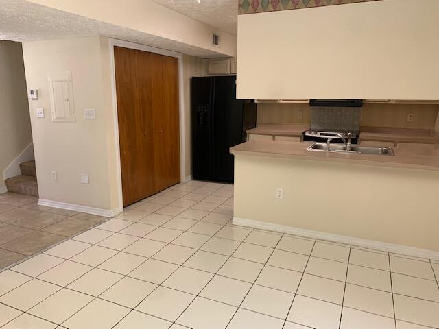 CHATELAINE ESTATES S/D - Residential Lease