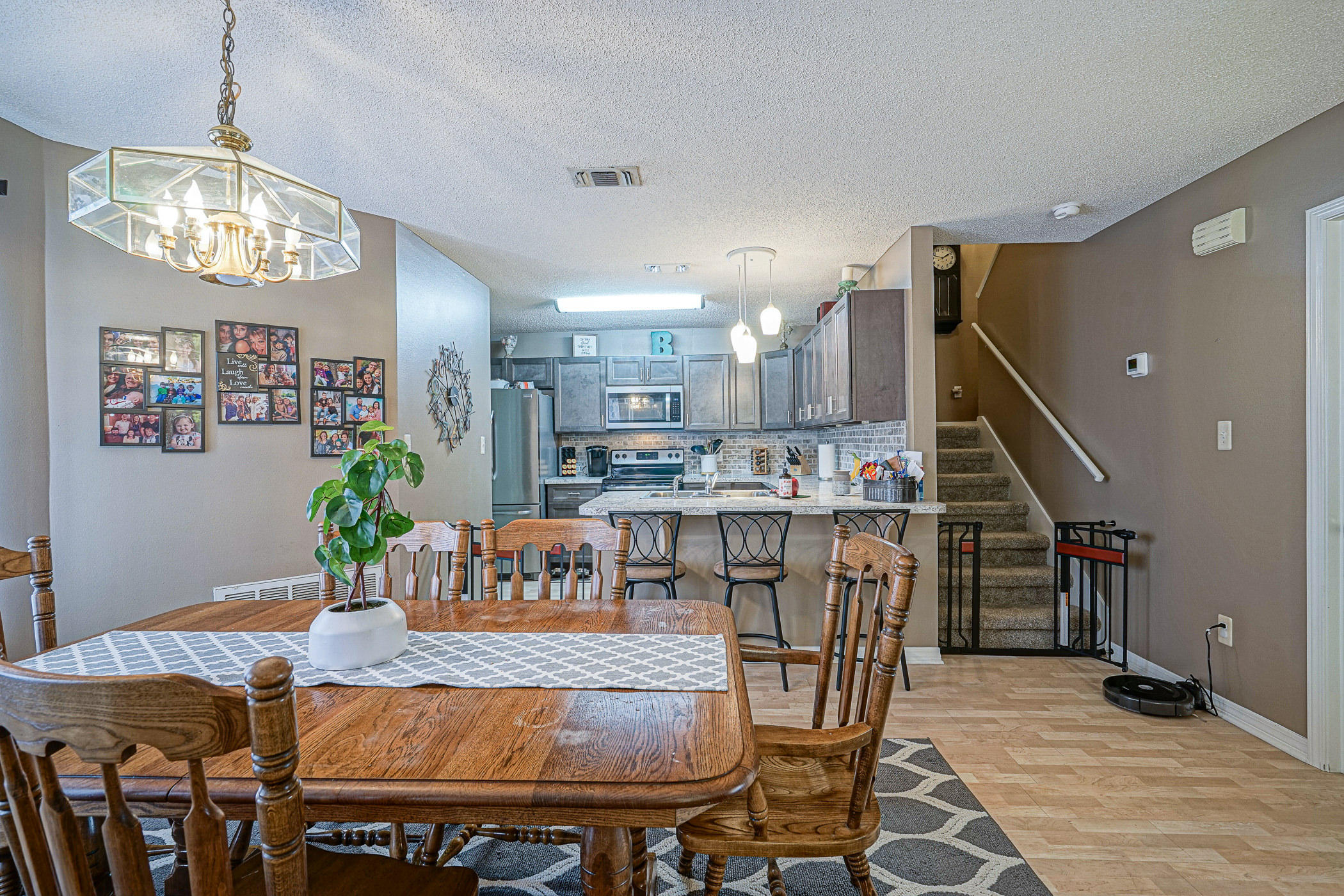 MAGNOLIA SQUARE - Residential