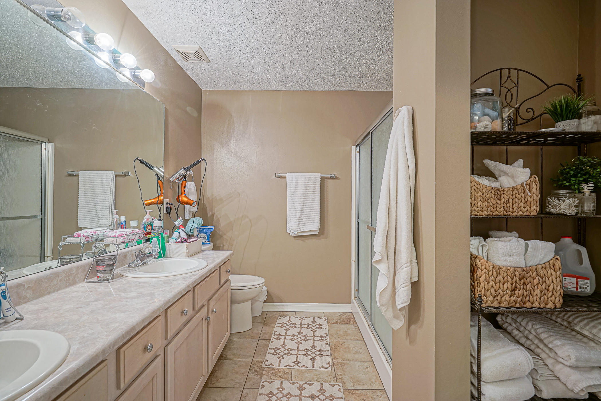 MAGNOLIA SQUARE - Residential