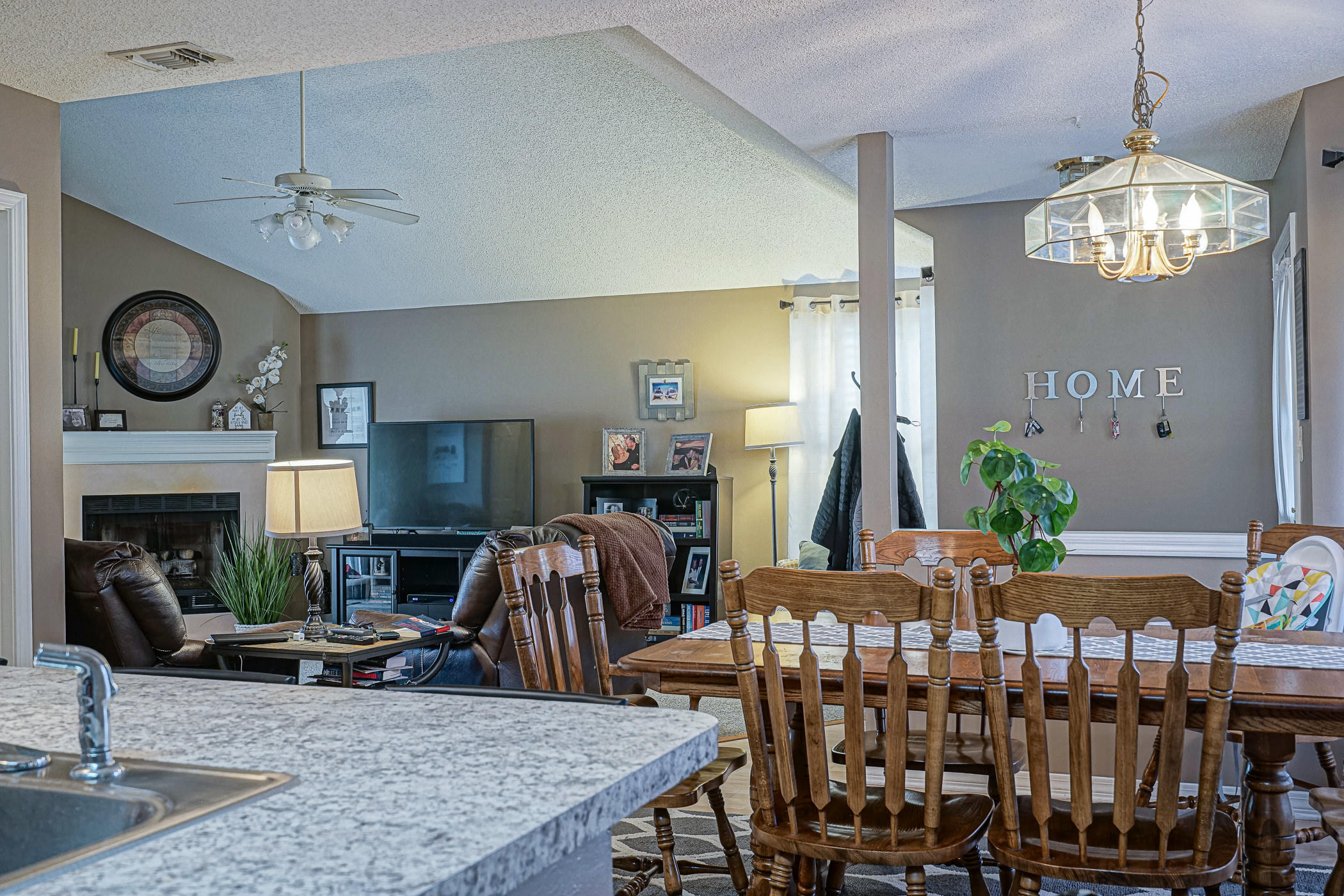 MAGNOLIA SQUARE - Residential