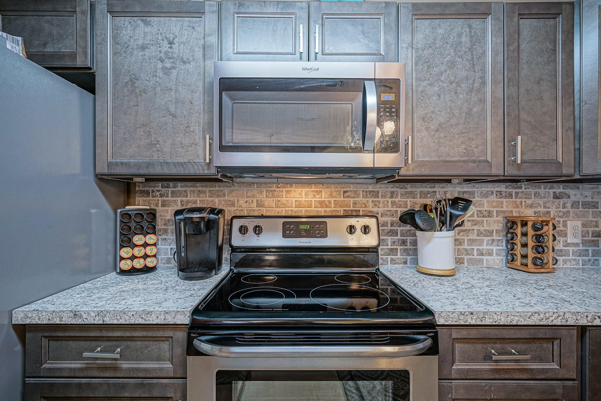 MAGNOLIA SQUARE - Residential