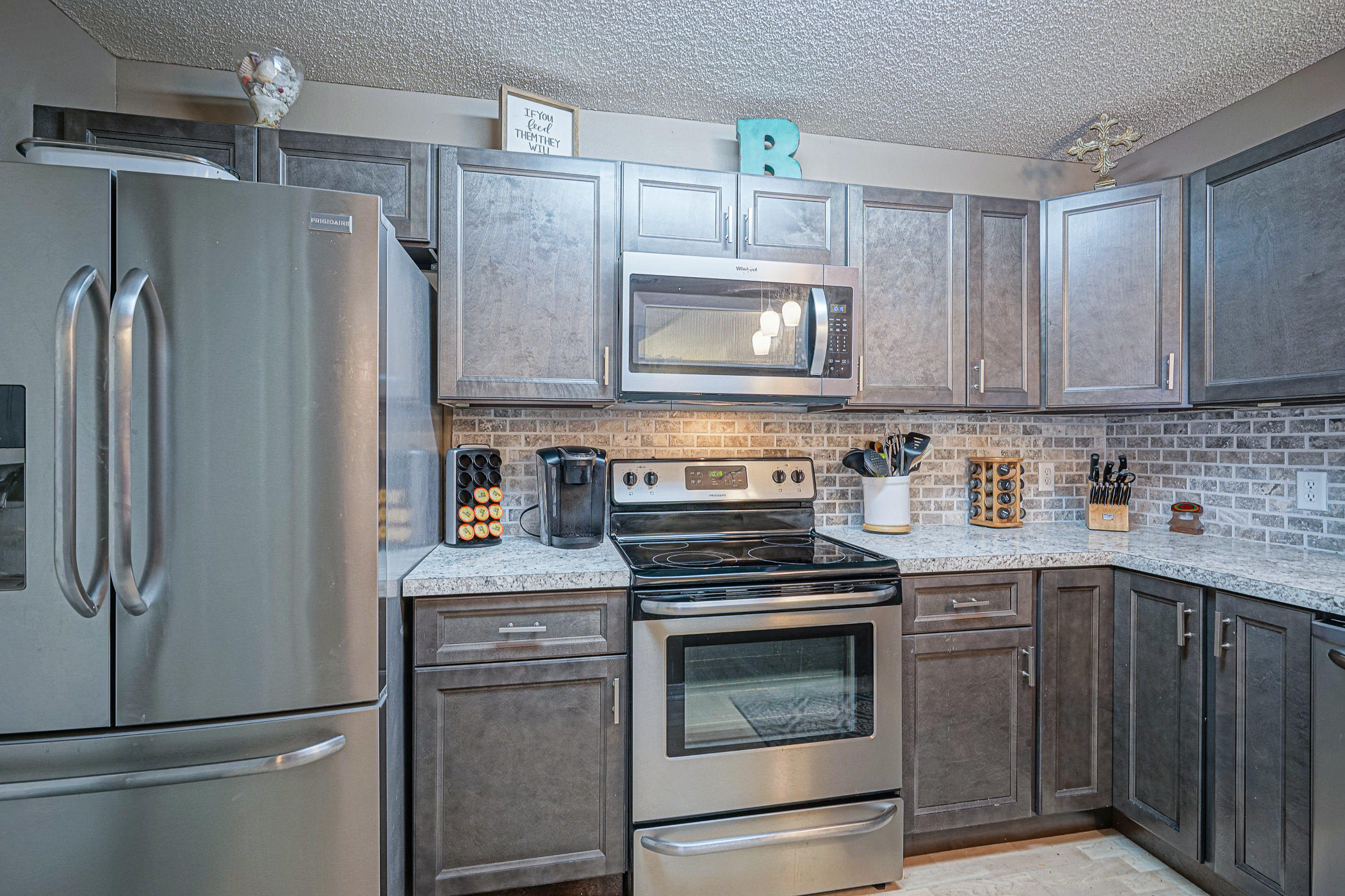 MAGNOLIA SQUARE - Residential