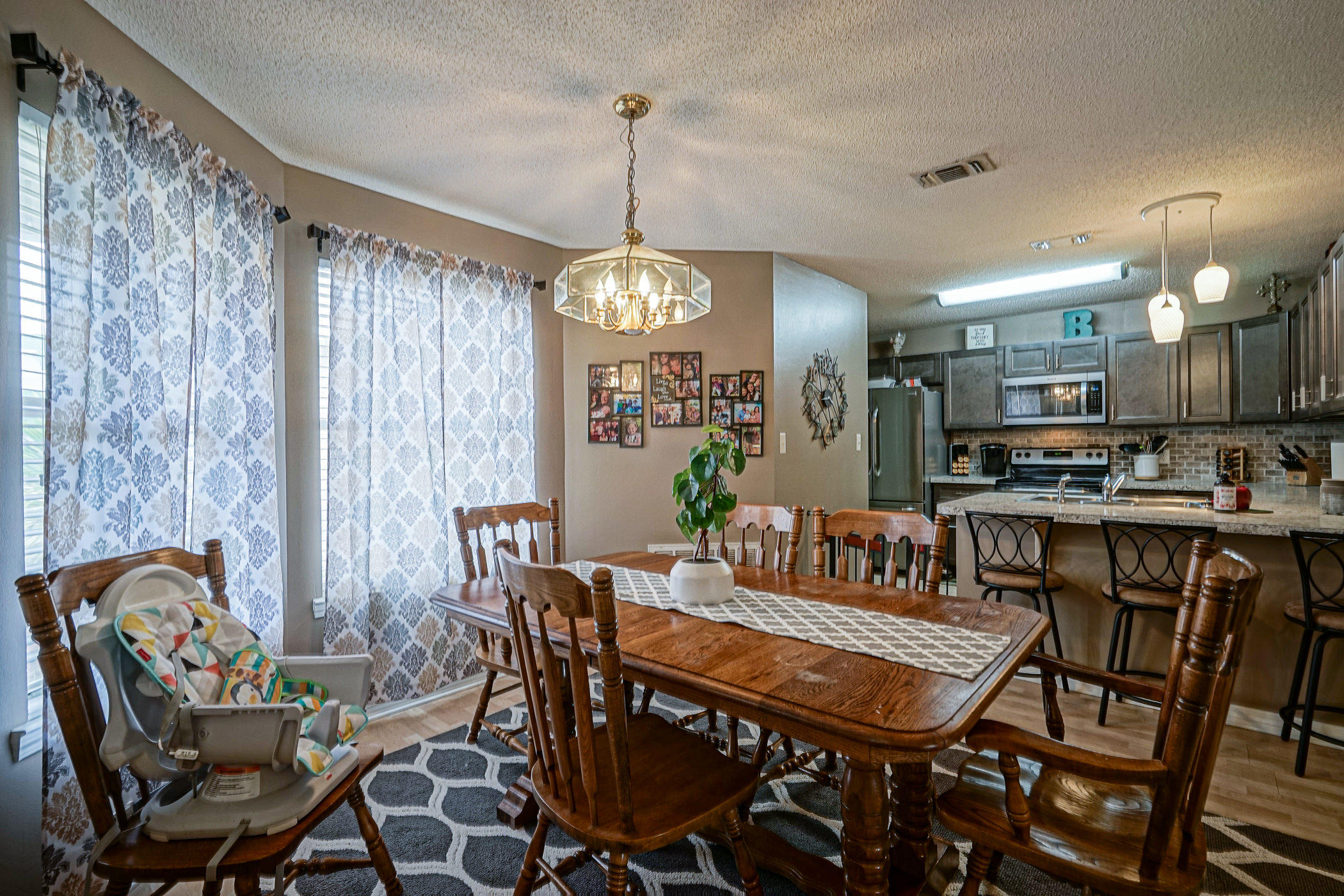 MAGNOLIA SQUARE - Residential