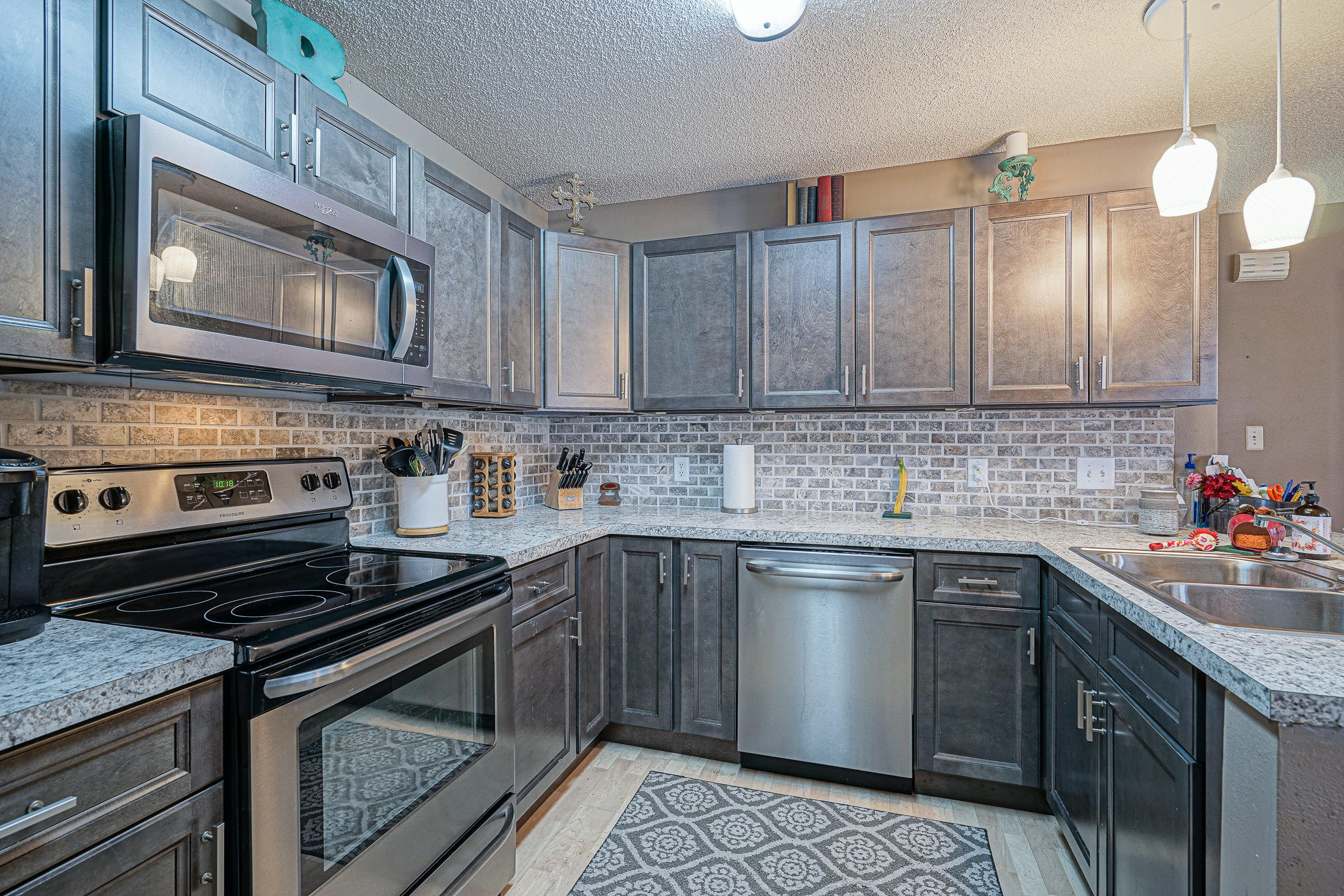 MAGNOLIA SQUARE - Residential