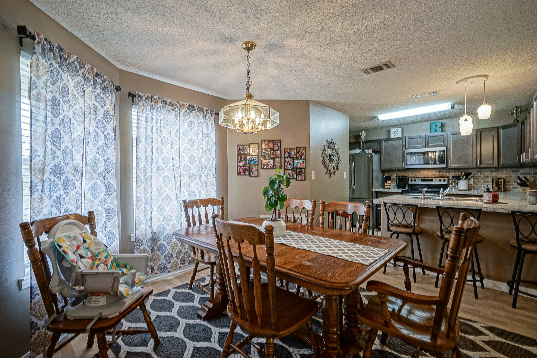 MAGNOLIA SQUARE - Residential