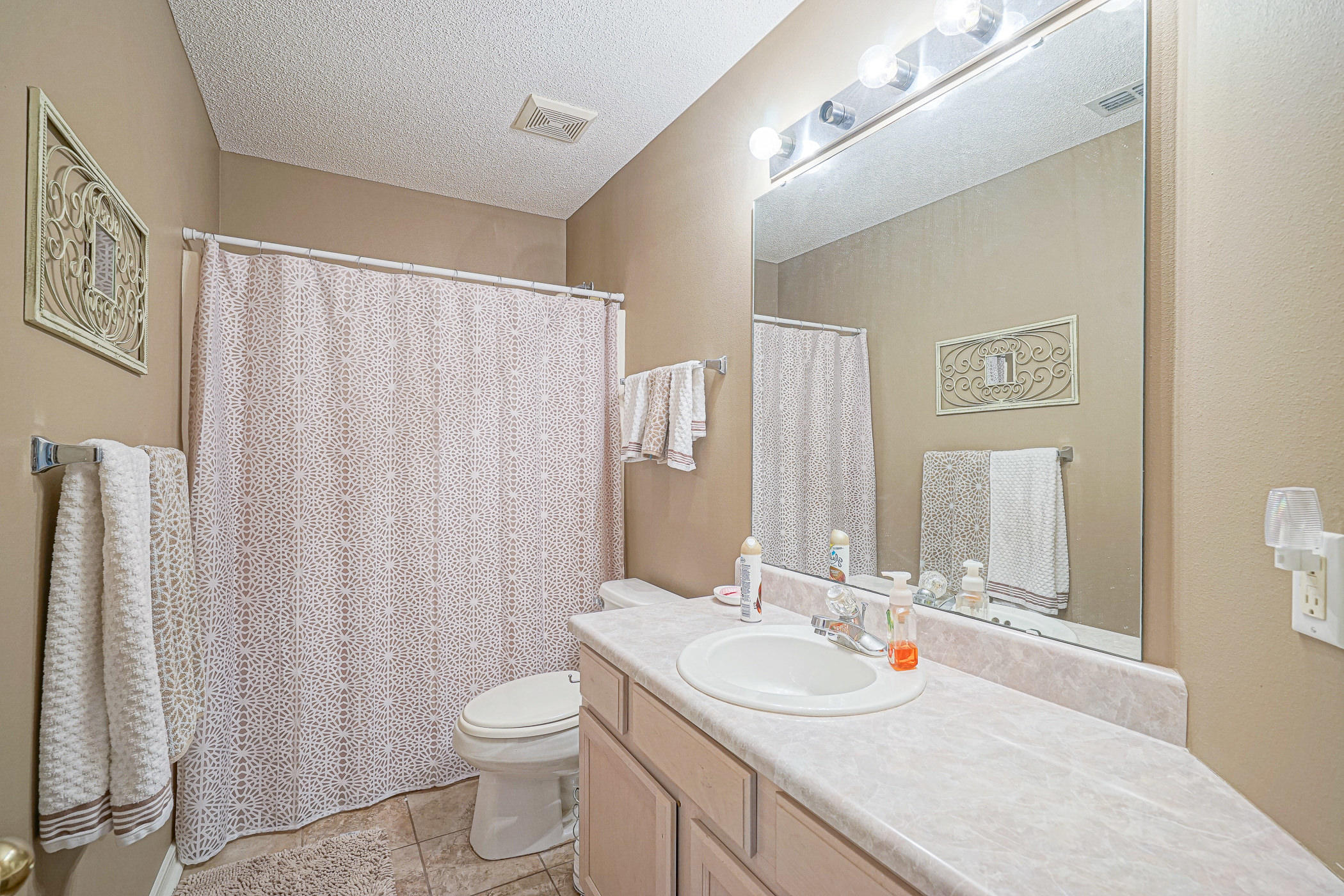 MAGNOLIA SQUARE - Residential