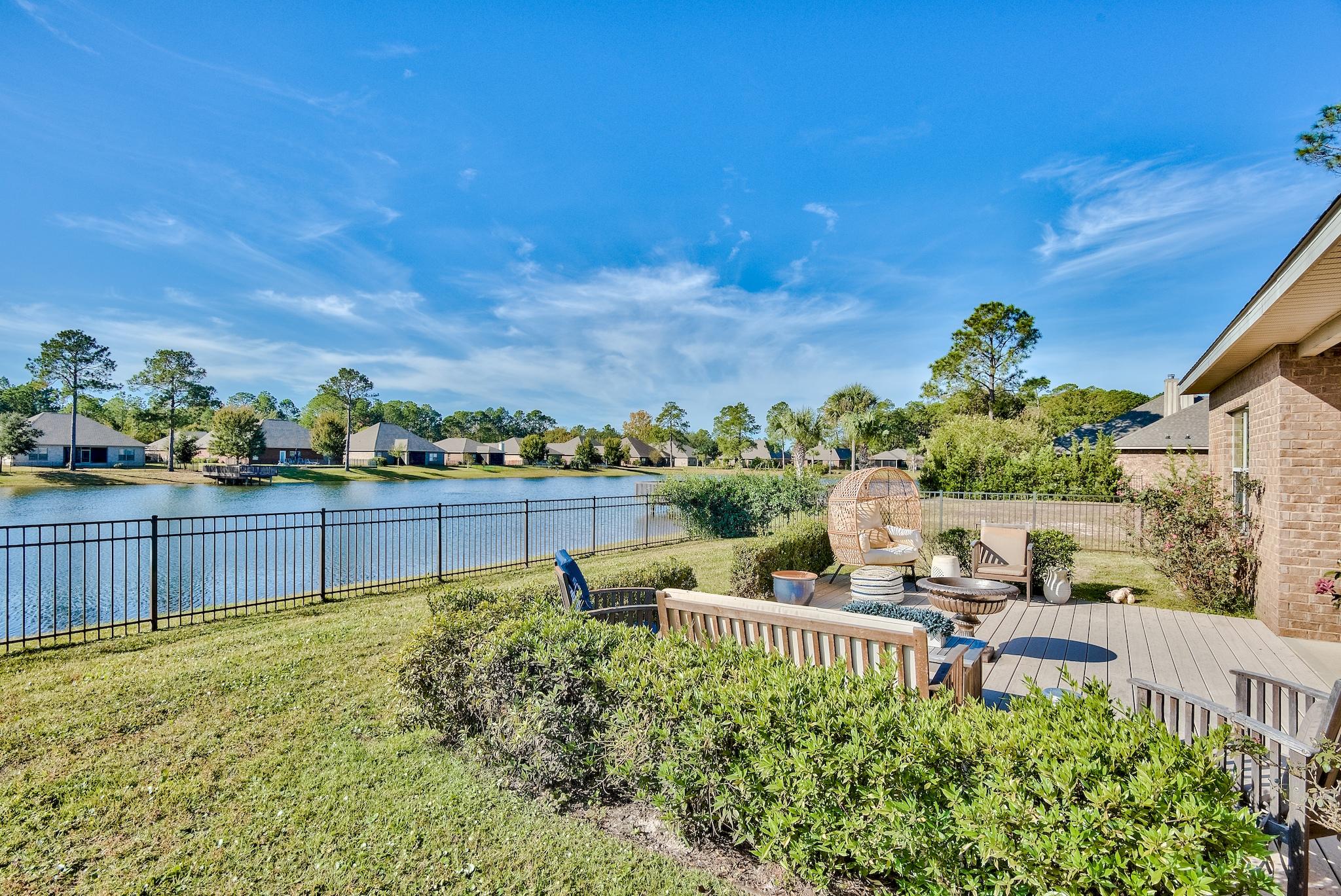 WHISPERING LAKES - Residential