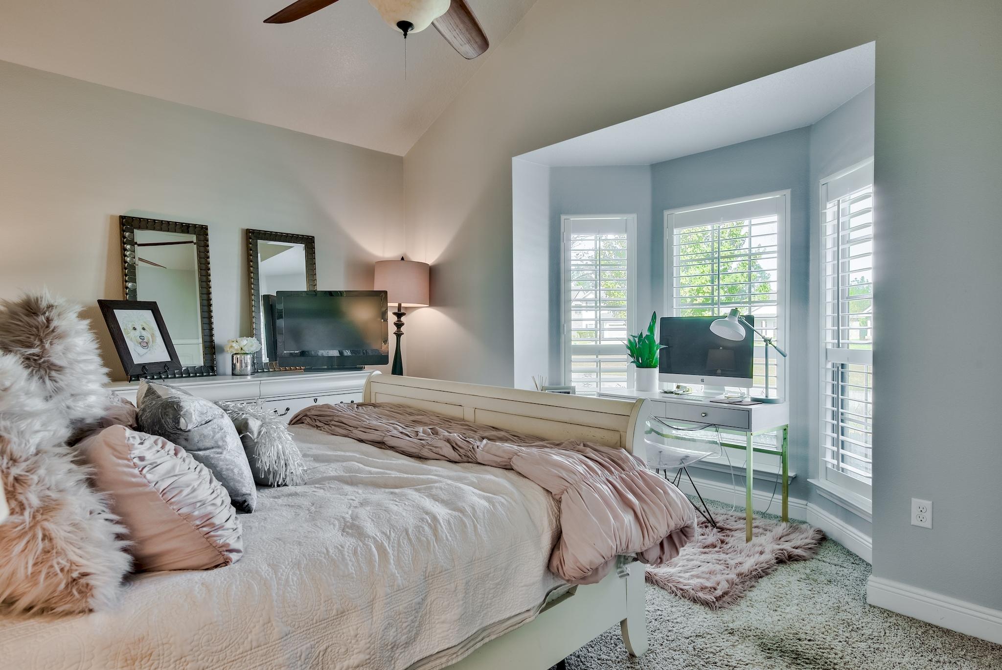 WHISPERING LAKES - Residential