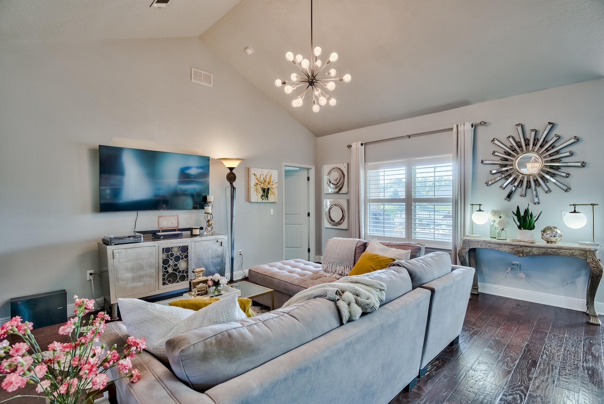 WHISPERING LAKES - Residential