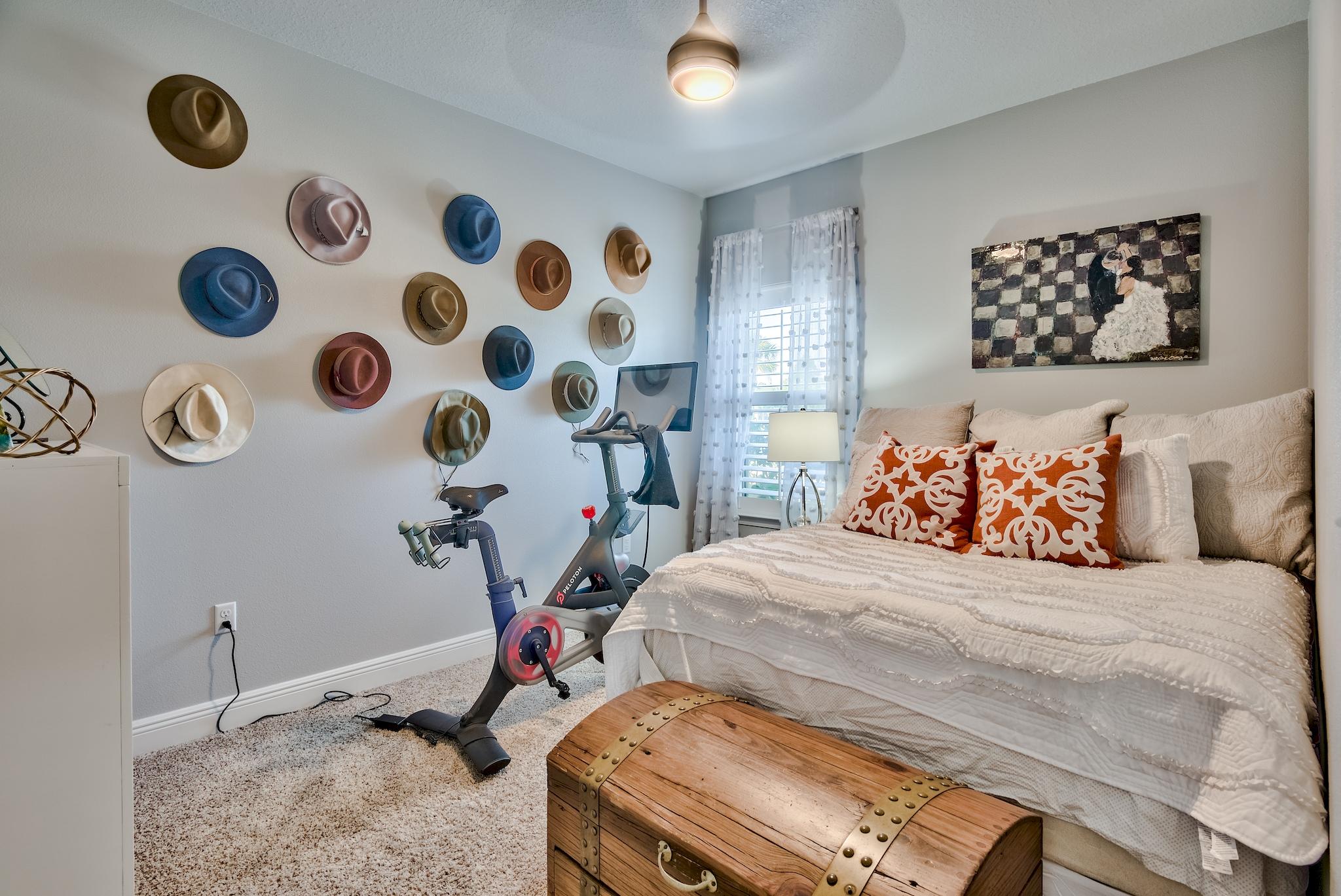 WHISPERING LAKES - Residential