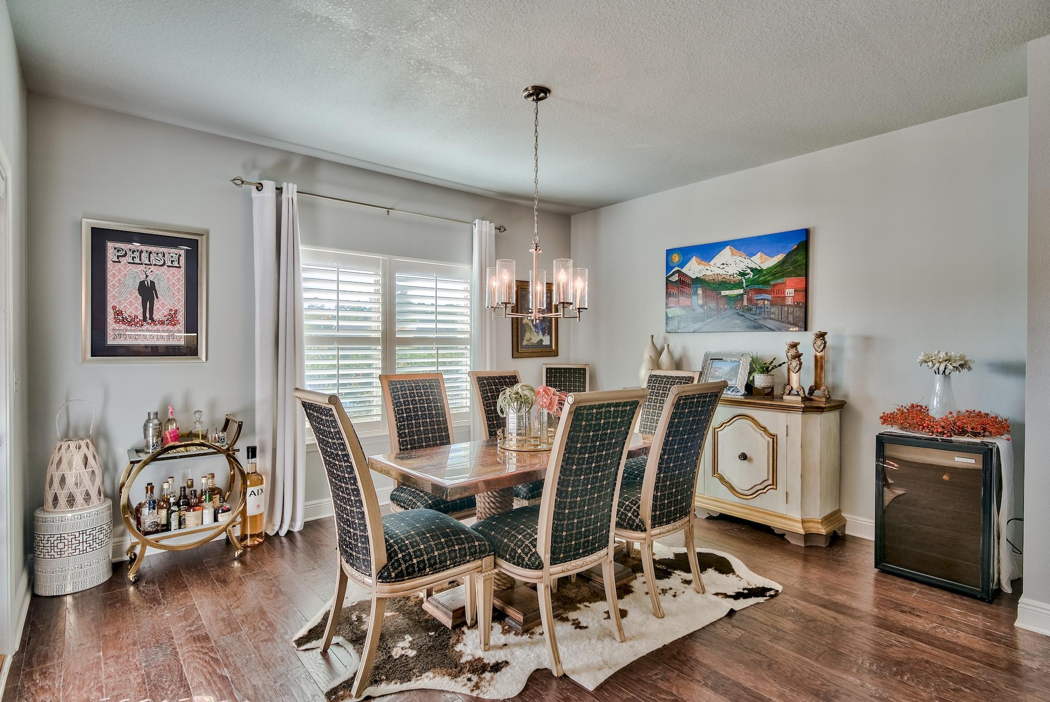 WHISPERING LAKES - Residential