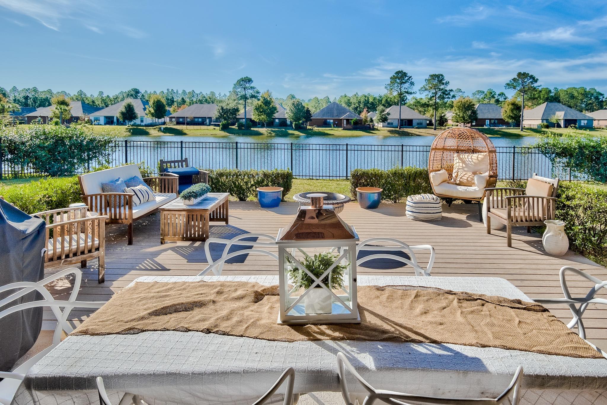 WHISPERING LAKES - Residential