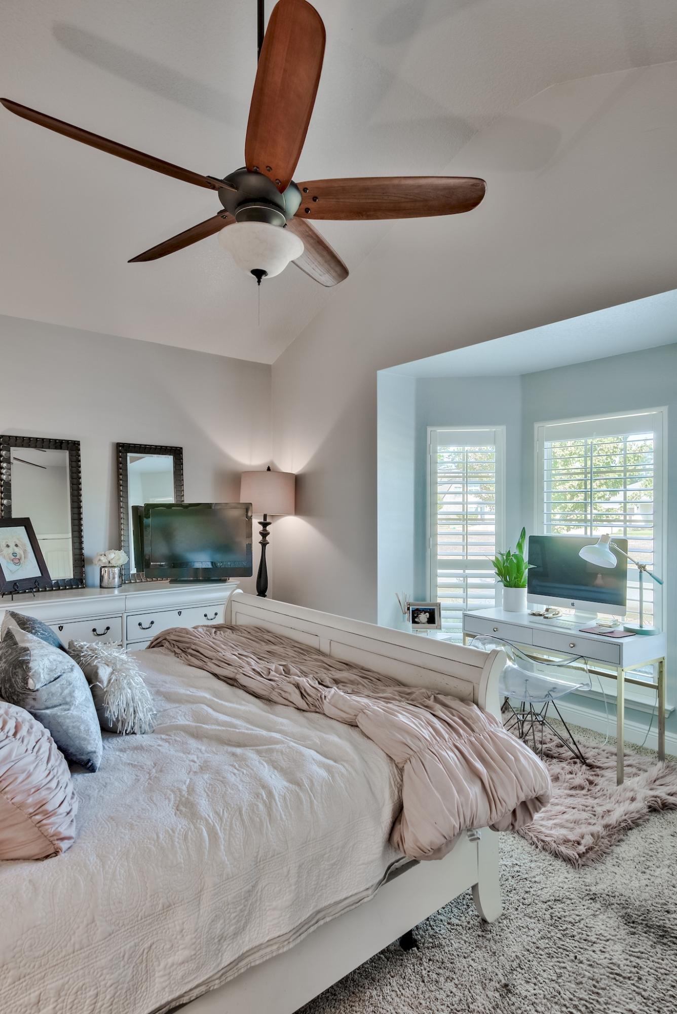 WHISPERING LAKES - Residential