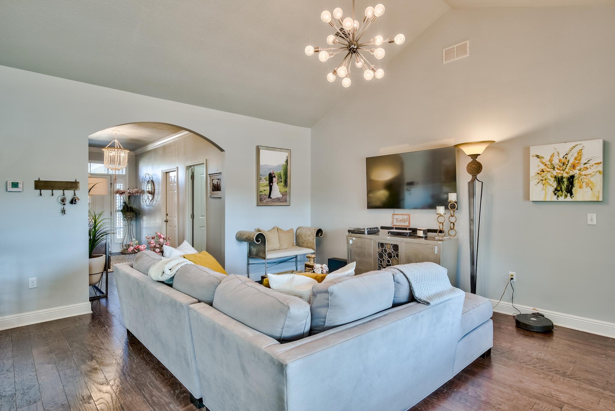 WHISPERING LAKES - Residential