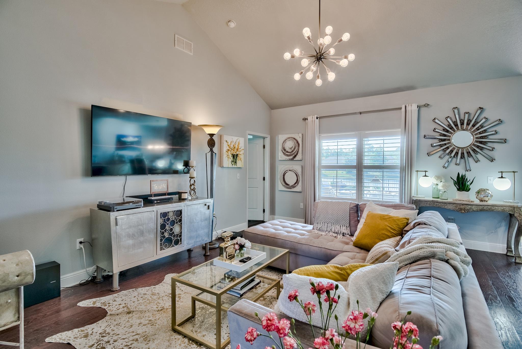 WHISPERING LAKES - Residential