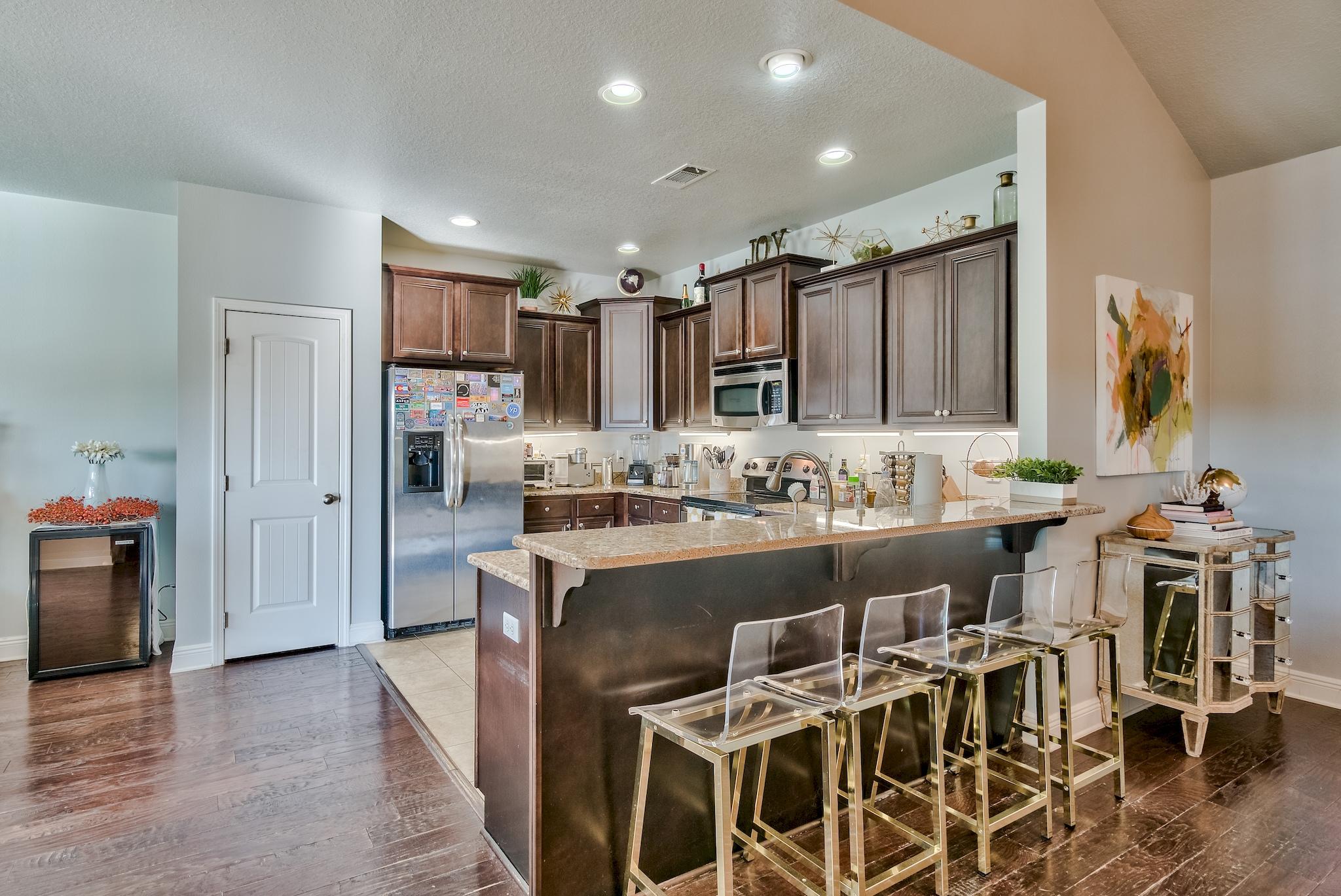 WHISPERING LAKES - Residential