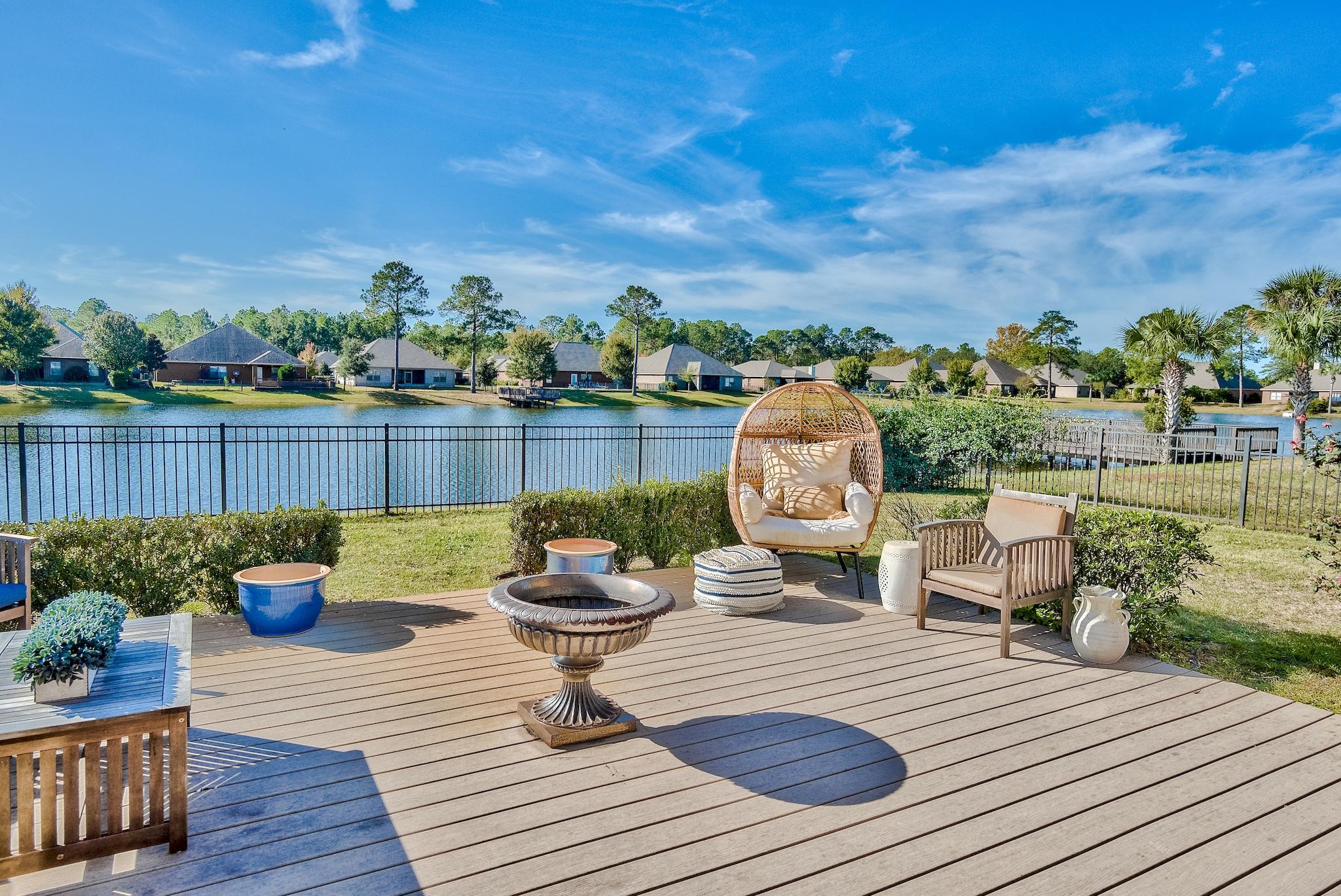 WHISPERING LAKES - Residential