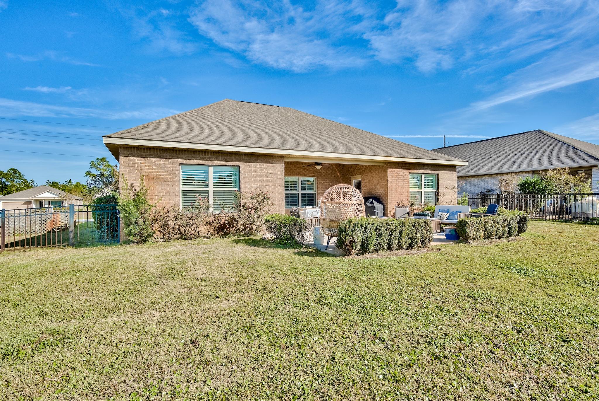 WHISPERING LAKES - Residential