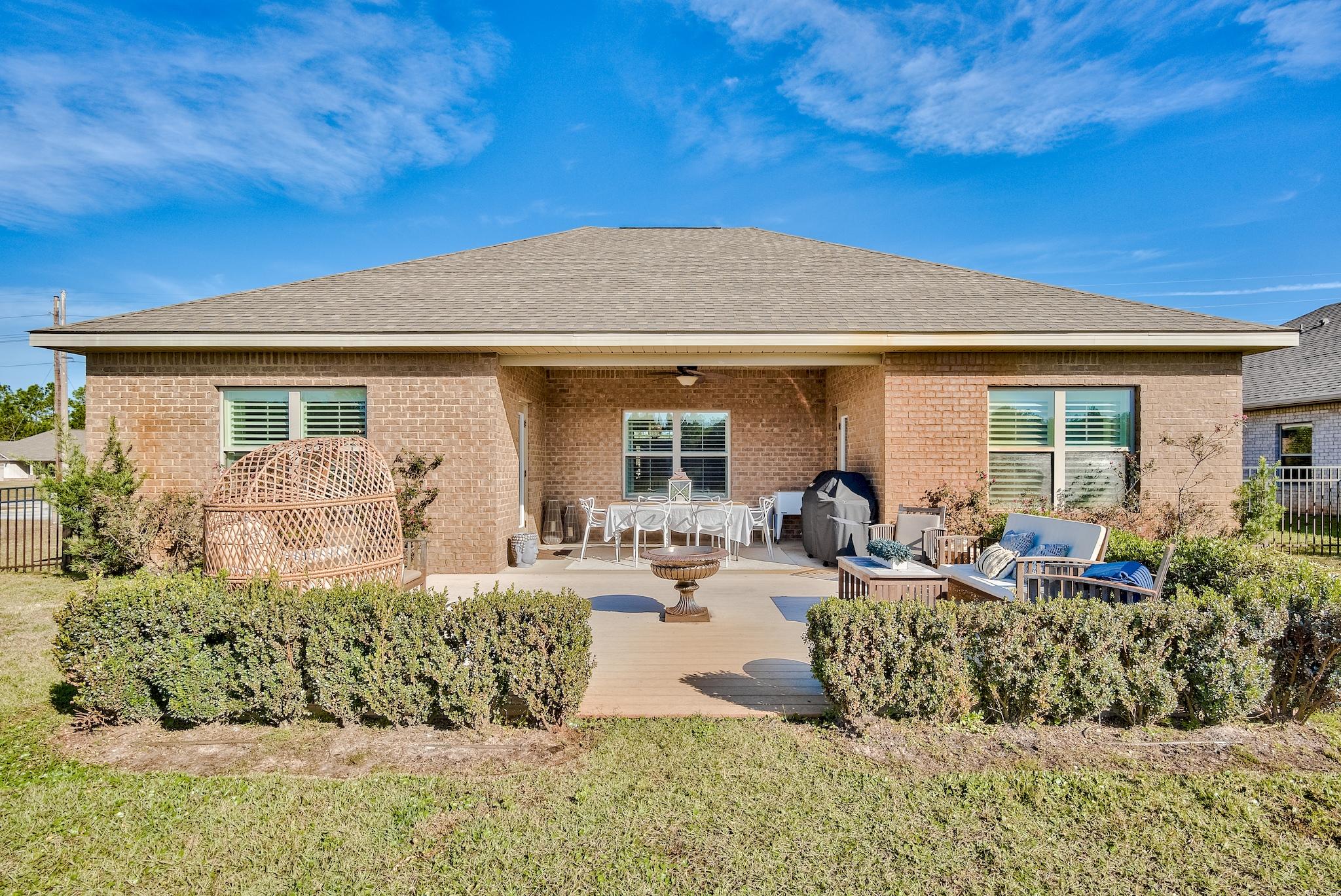 WHISPERING LAKES - Residential