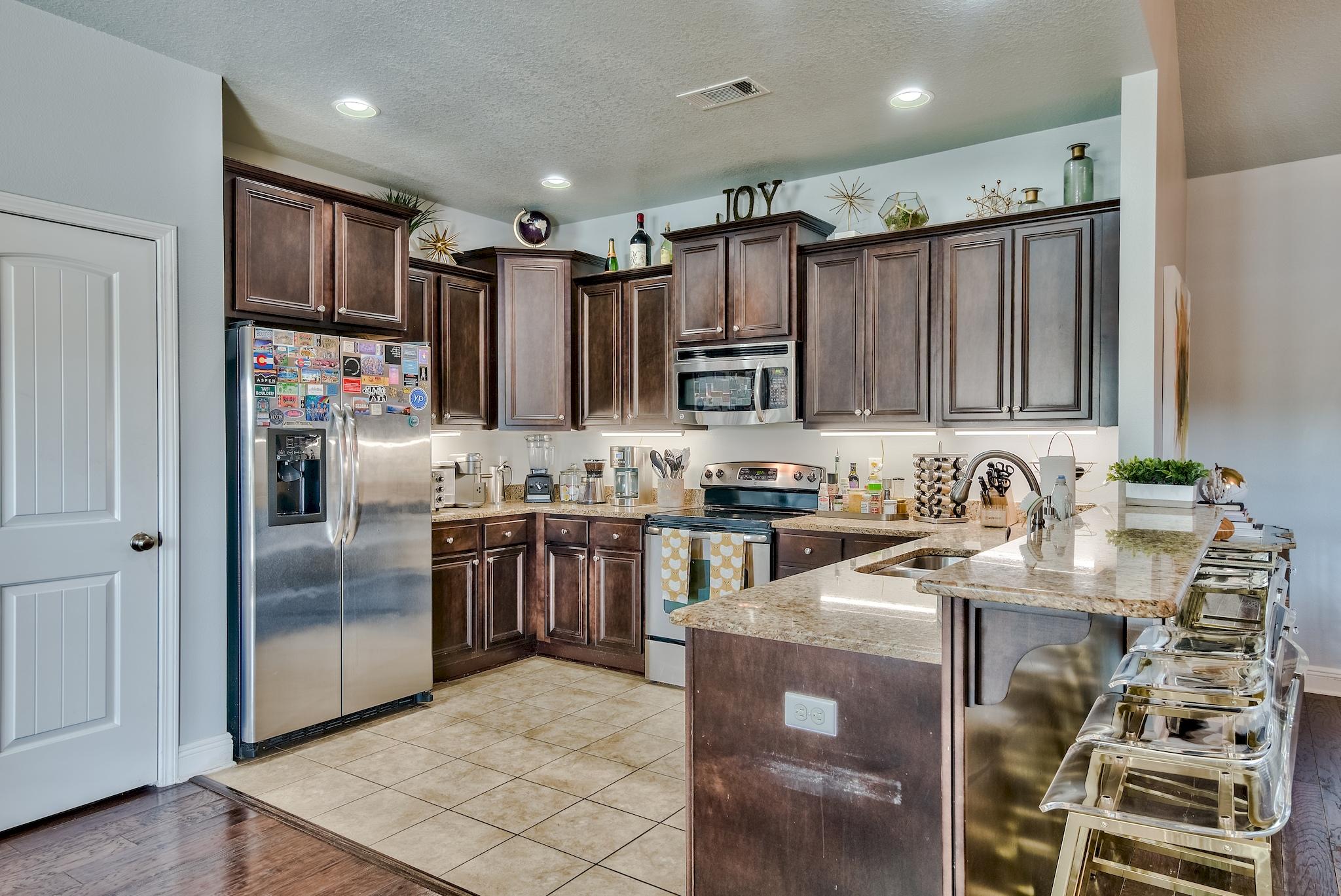 WHISPERING LAKES - Residential