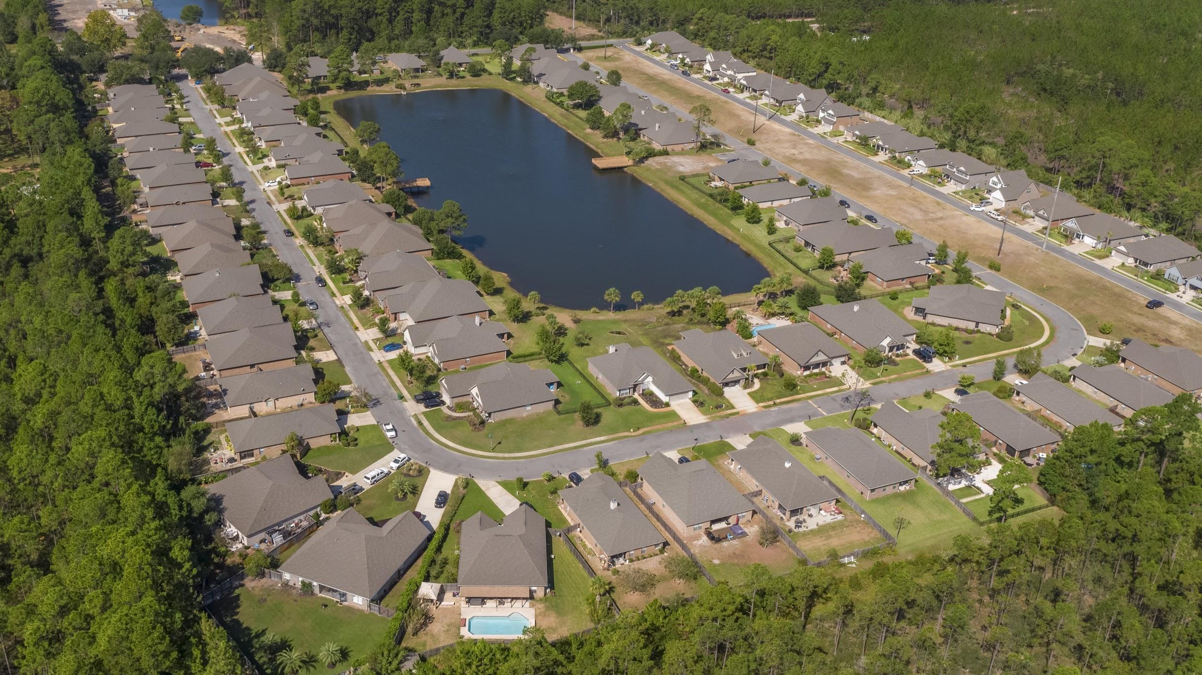 WHISPERING LAKES - Residential